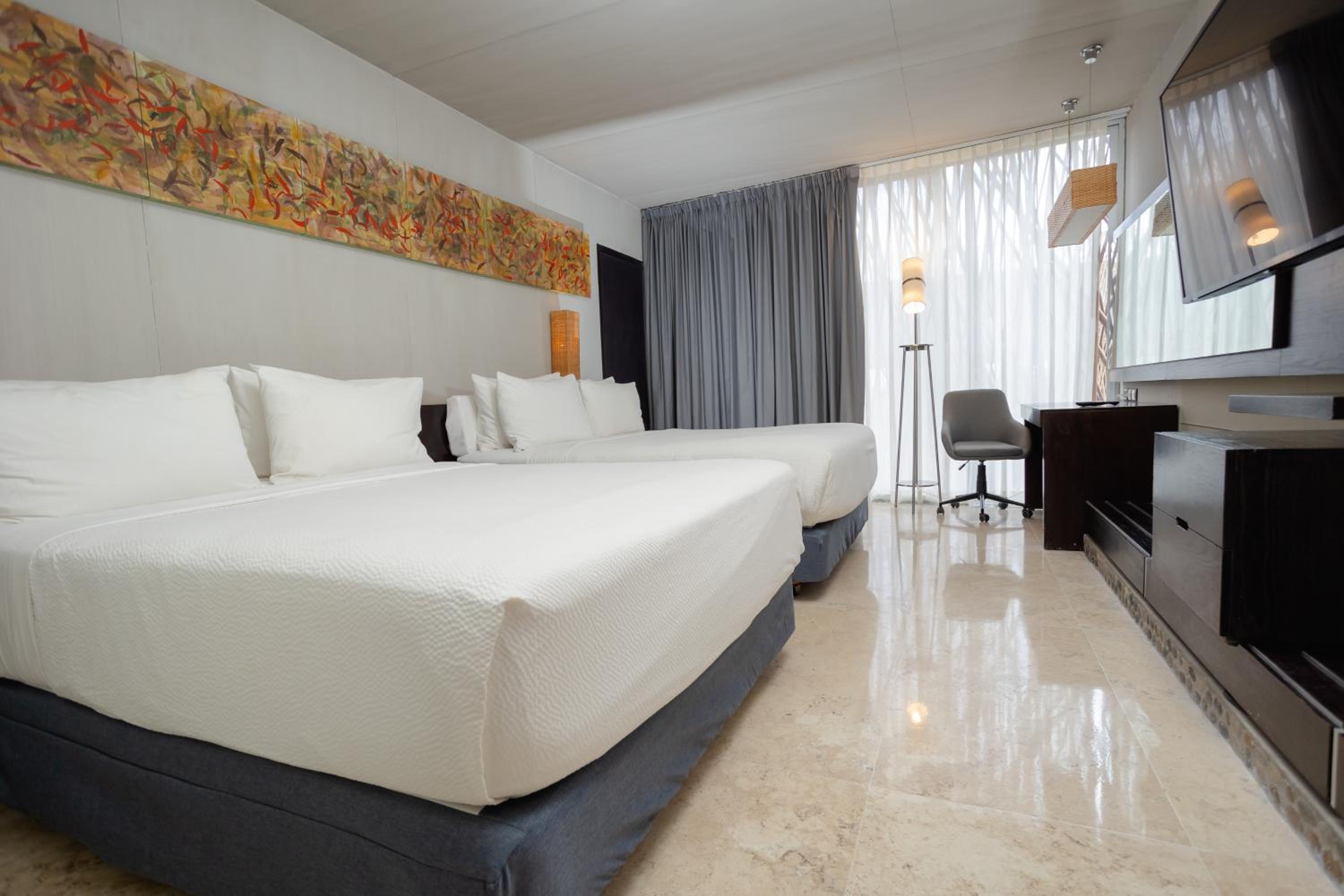 Queen Room with Two Queen Beds - Photo 3
