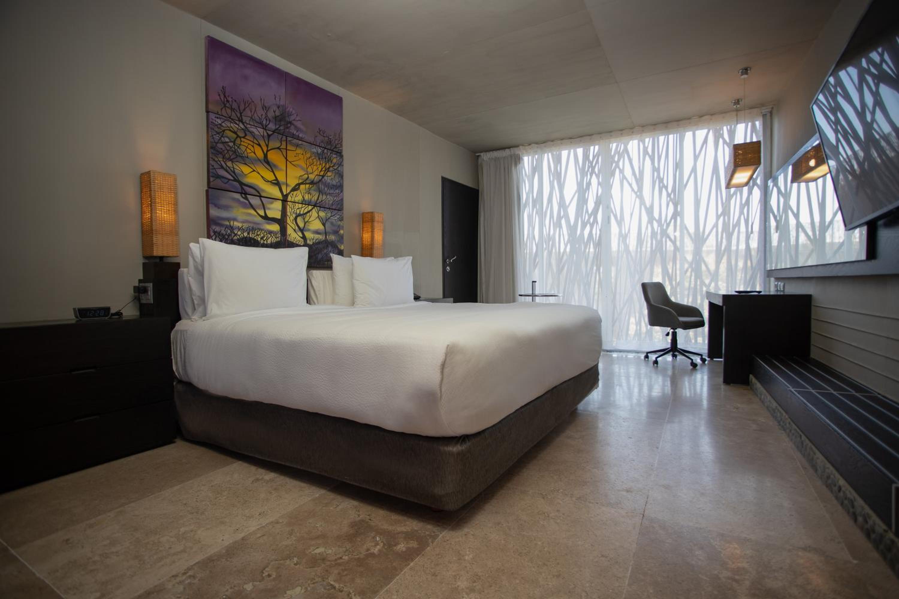 King Room with Pool View - Photo 4