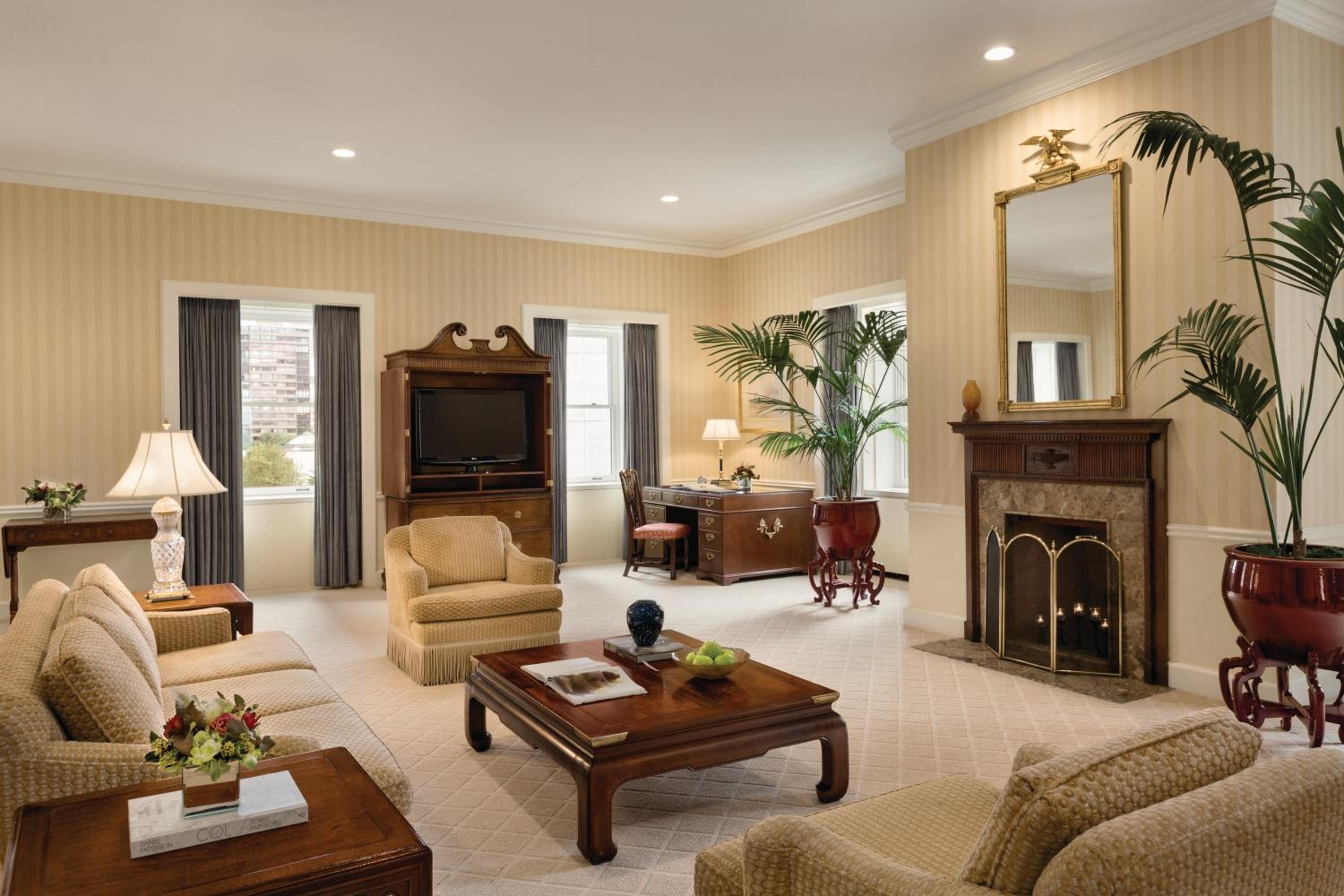 Cascade Presidential Suite with One King Bed and Two Bathrooms