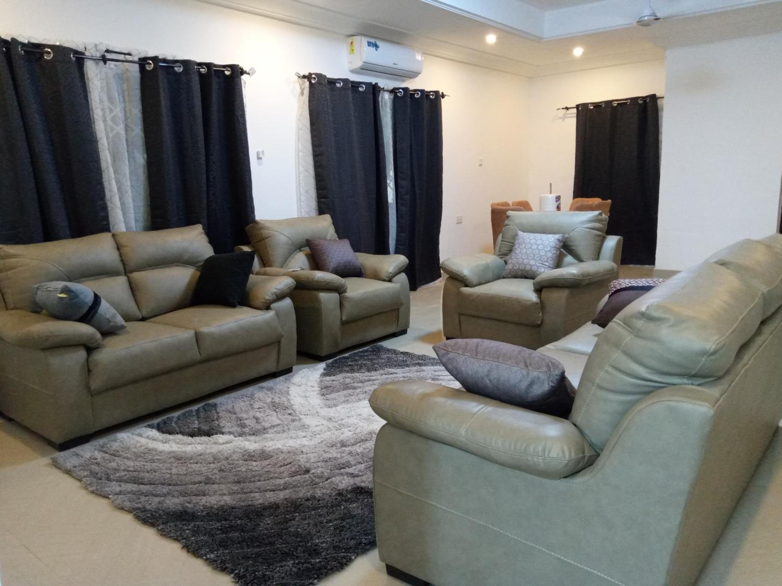 One-Bedroom House photo 1