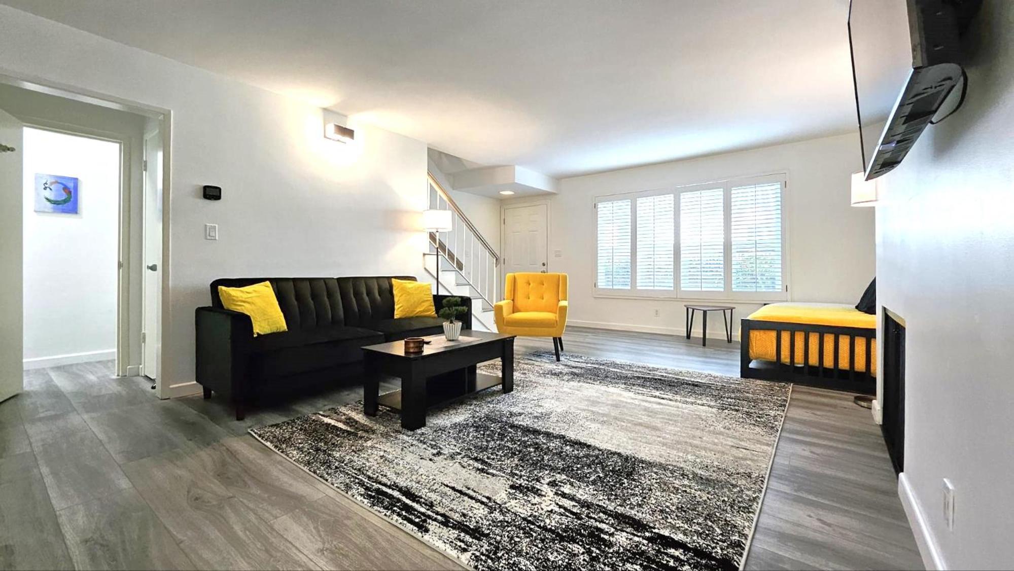 Apartment - Split Level - Photo 19
