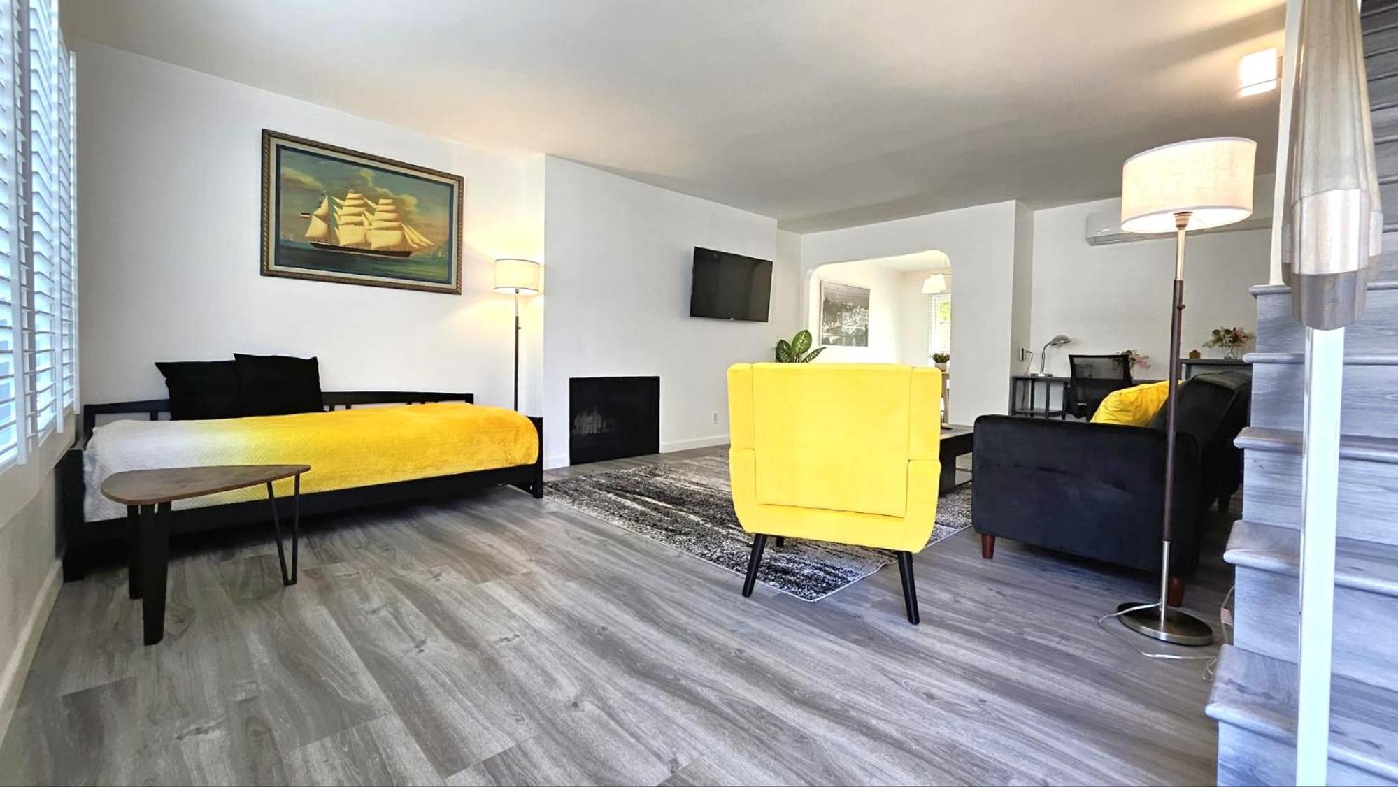 Apartment - Split Level - Photo 22