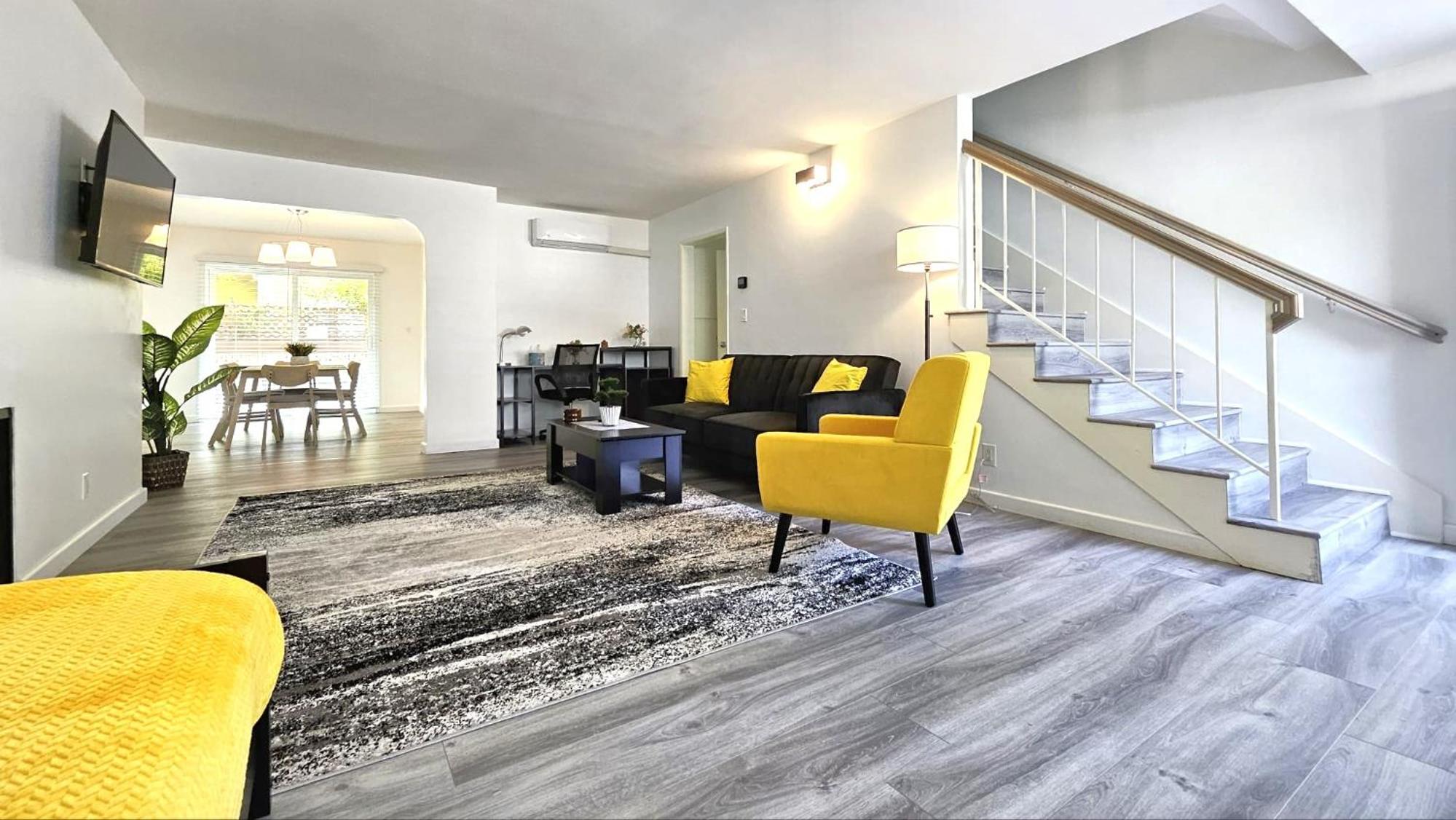 Apartment - Split Level - Photo 20