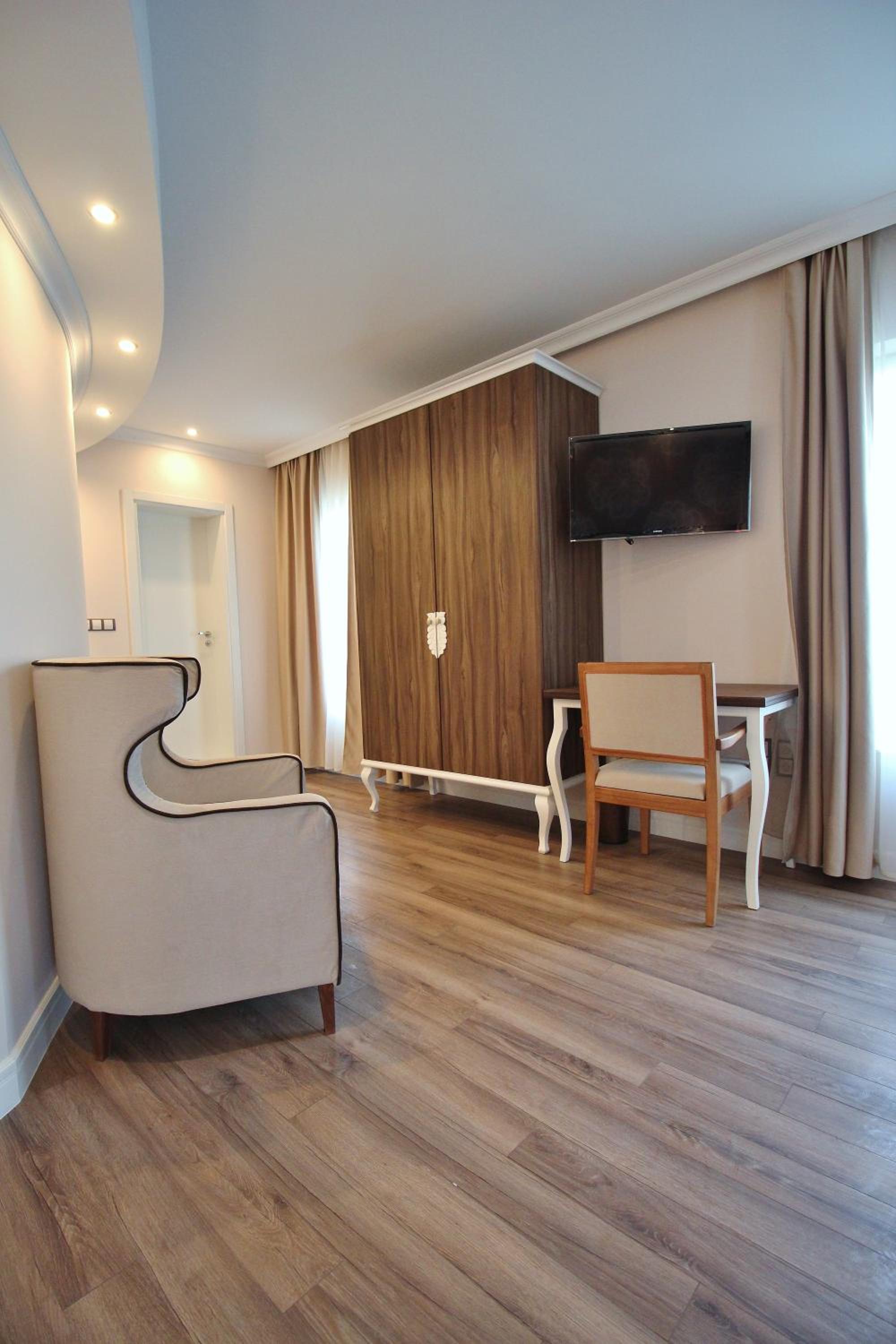 Junior Suite with Balcony