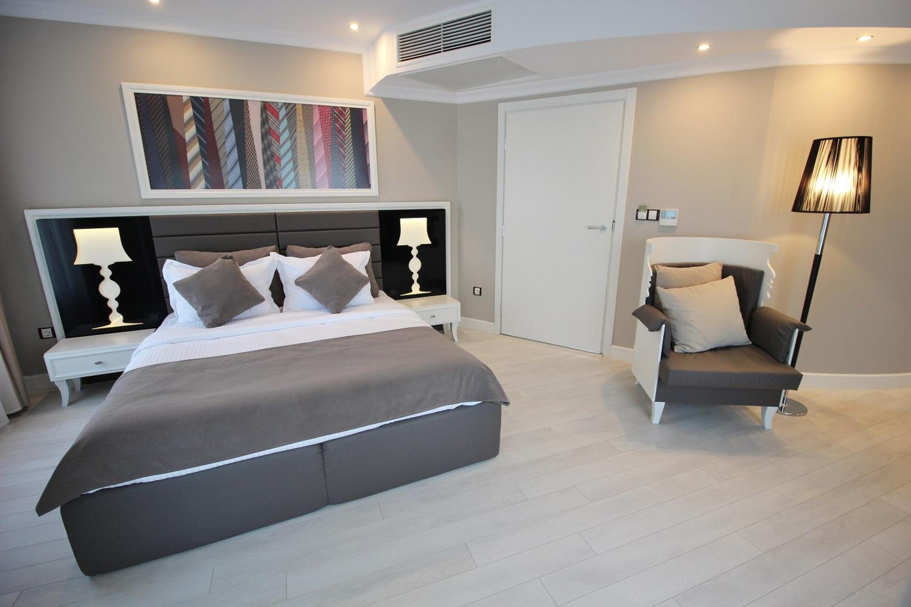 Junior Suite with Balcony photo 2