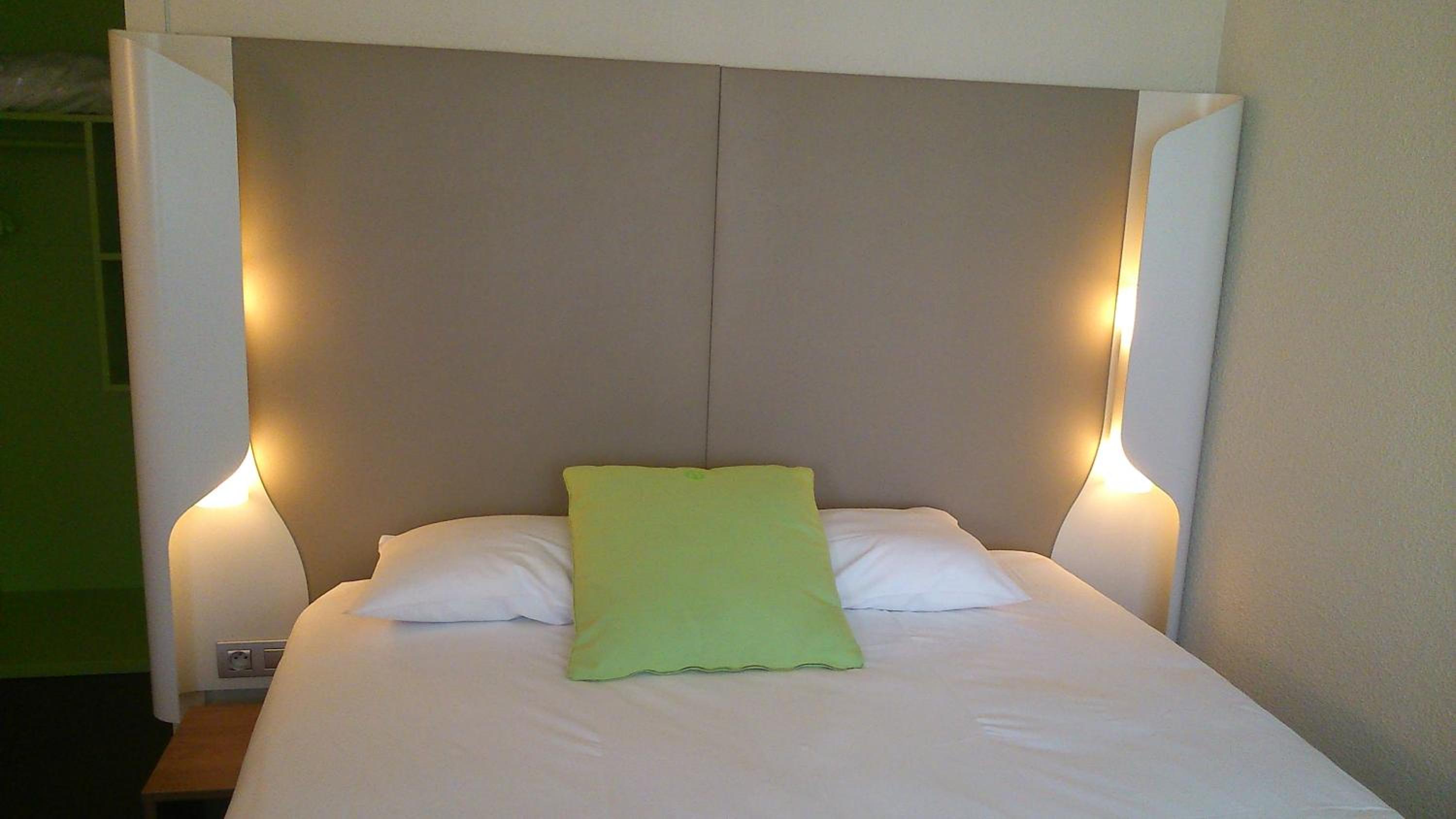 Standard Double Room - Photo 13