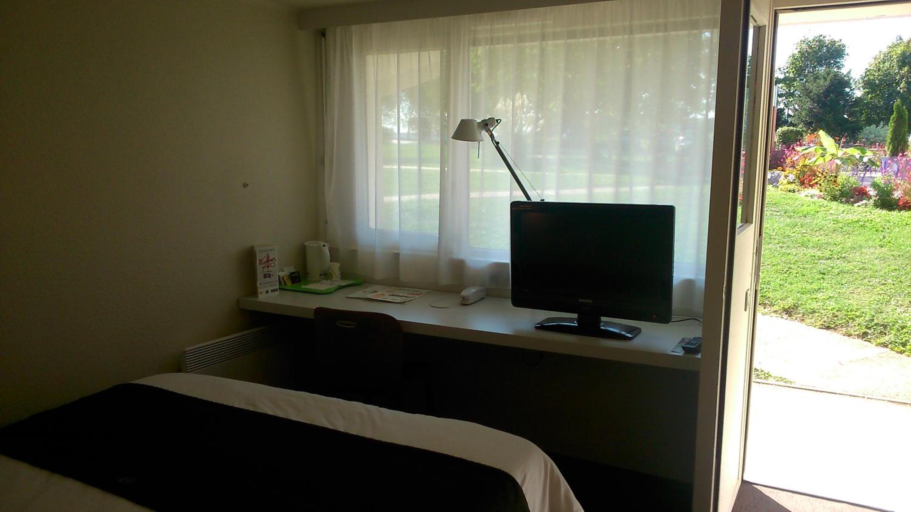 Standard Double Room - Photo 16