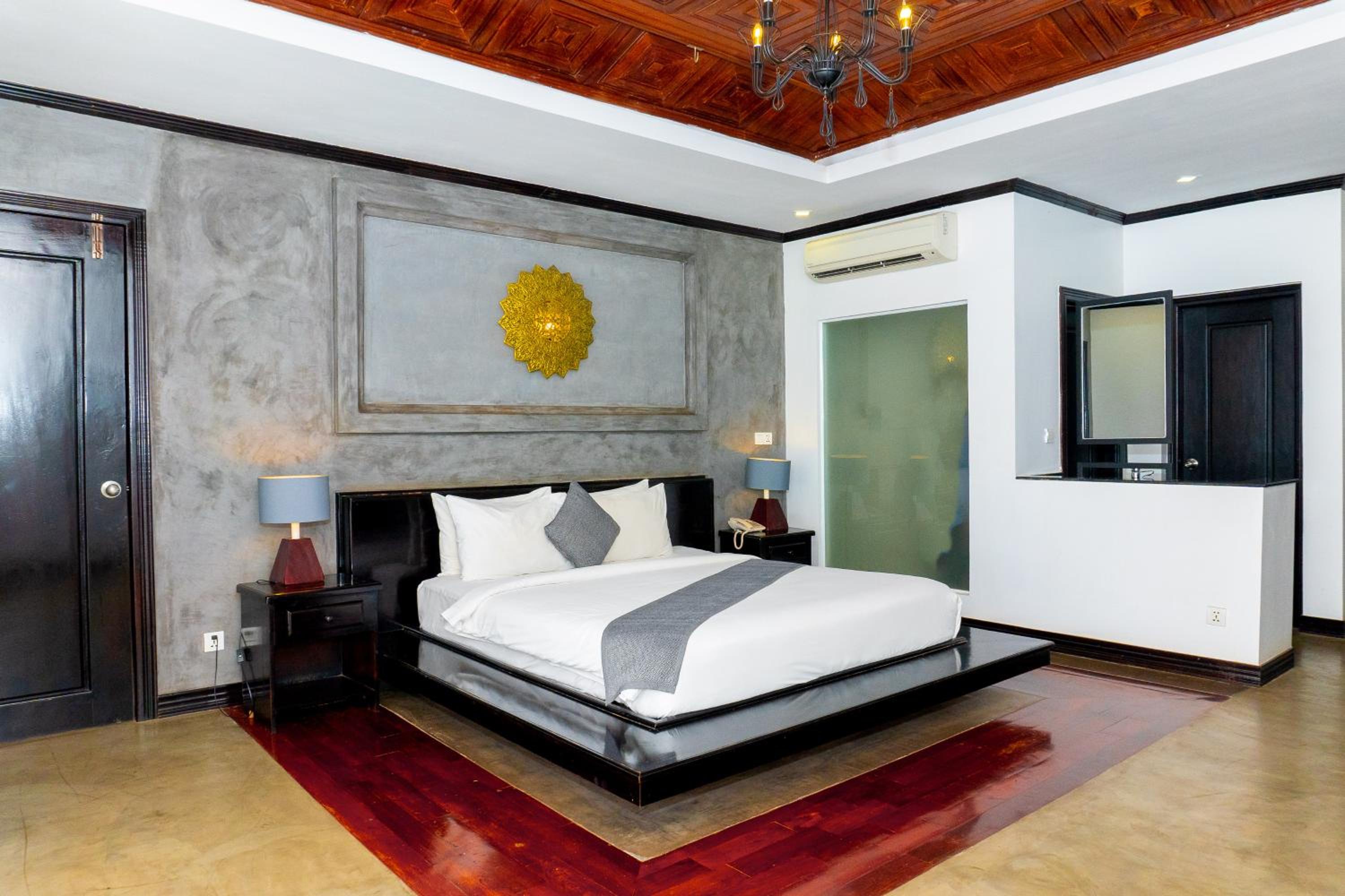 Family Room - Photo 6