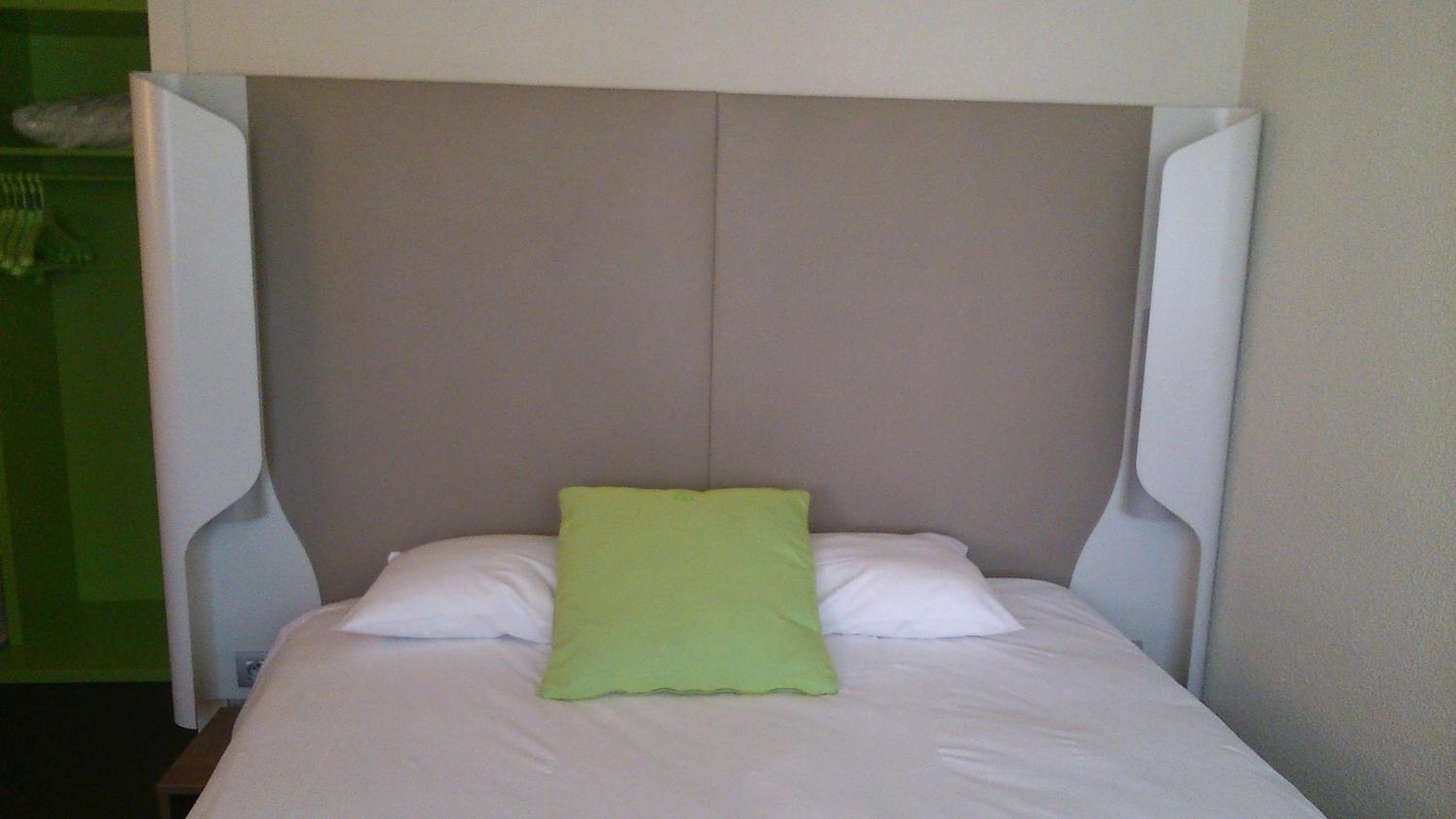 Standard Double Room - Photo 17
