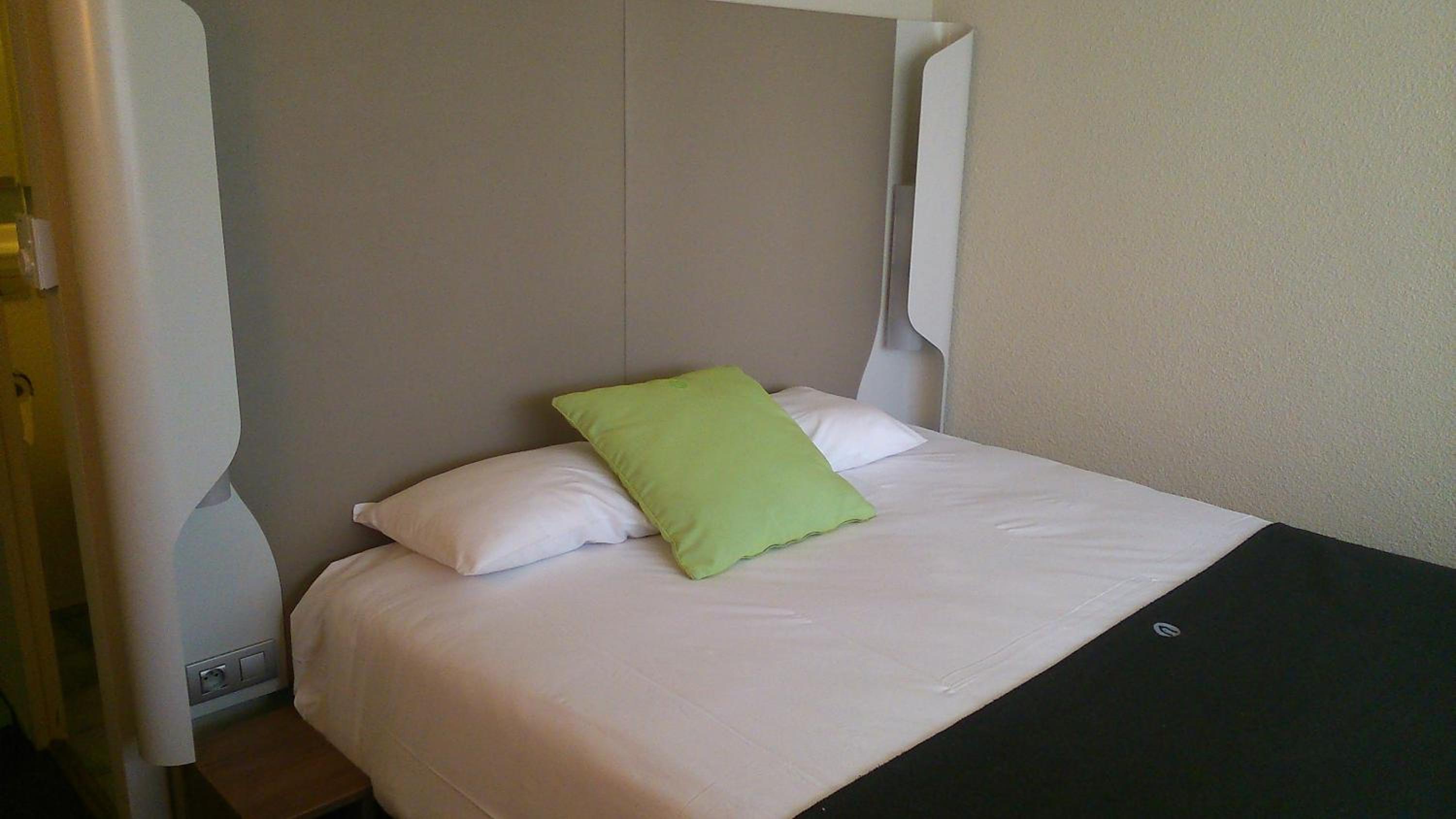 Standard Double Room - Photo 18