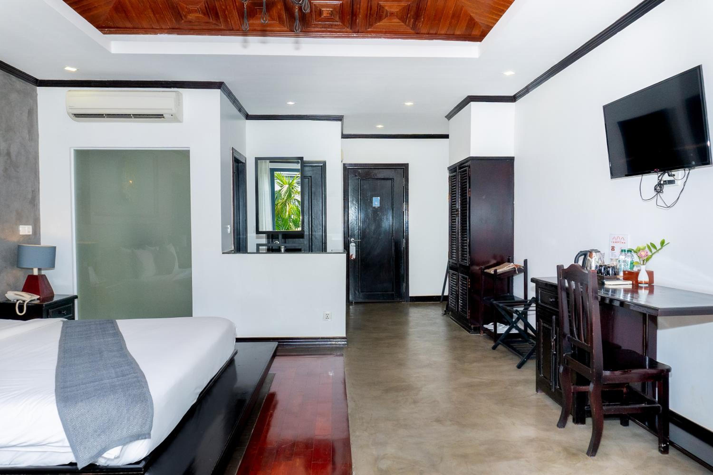 Family Room - Photo 9