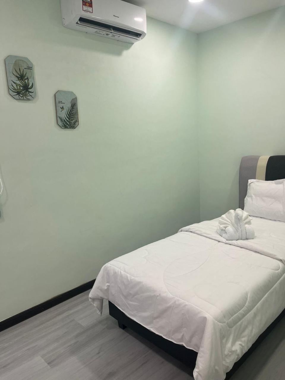 Economy Twin Room photo 2