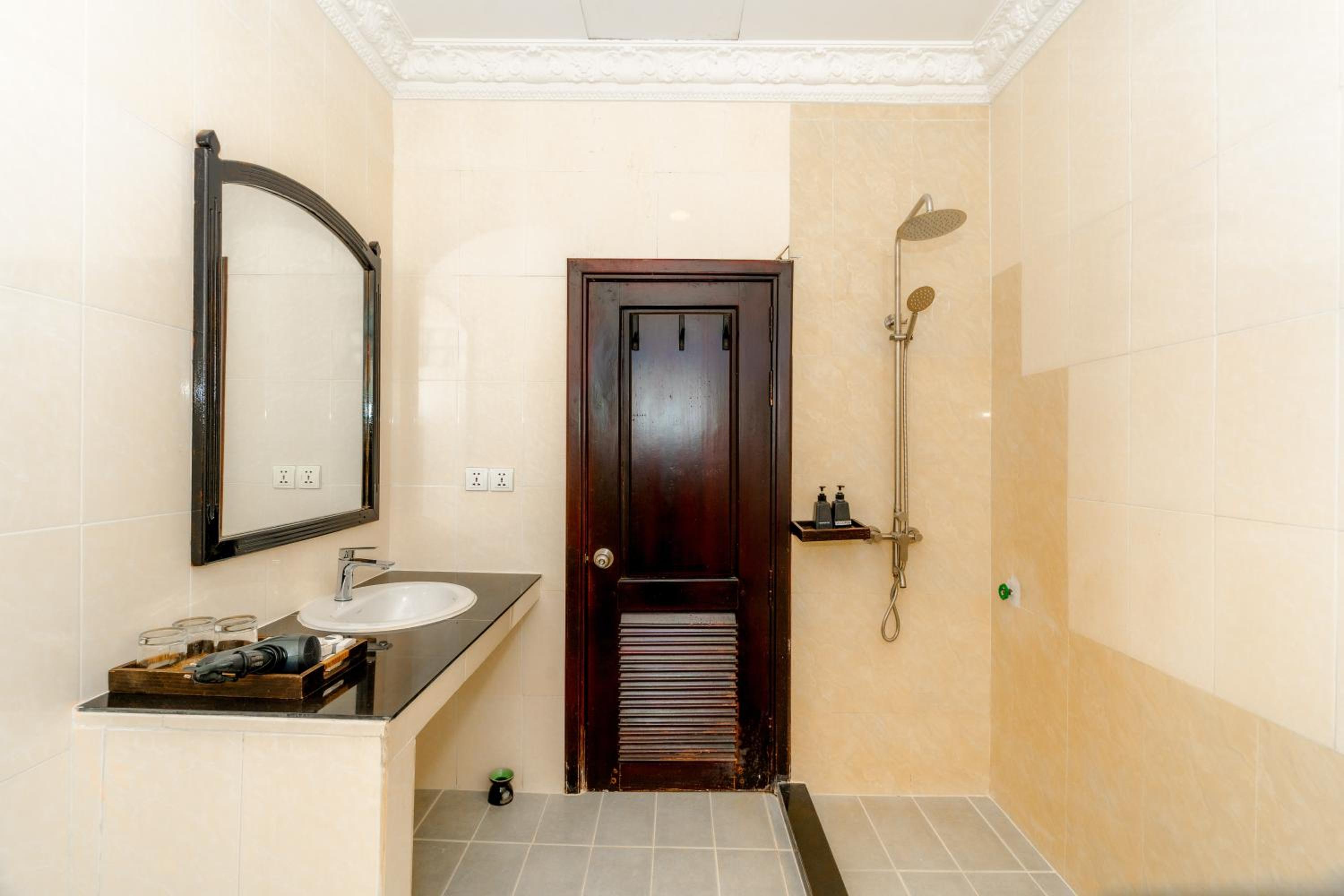 Junior Suite with Private Pool - Photo 2