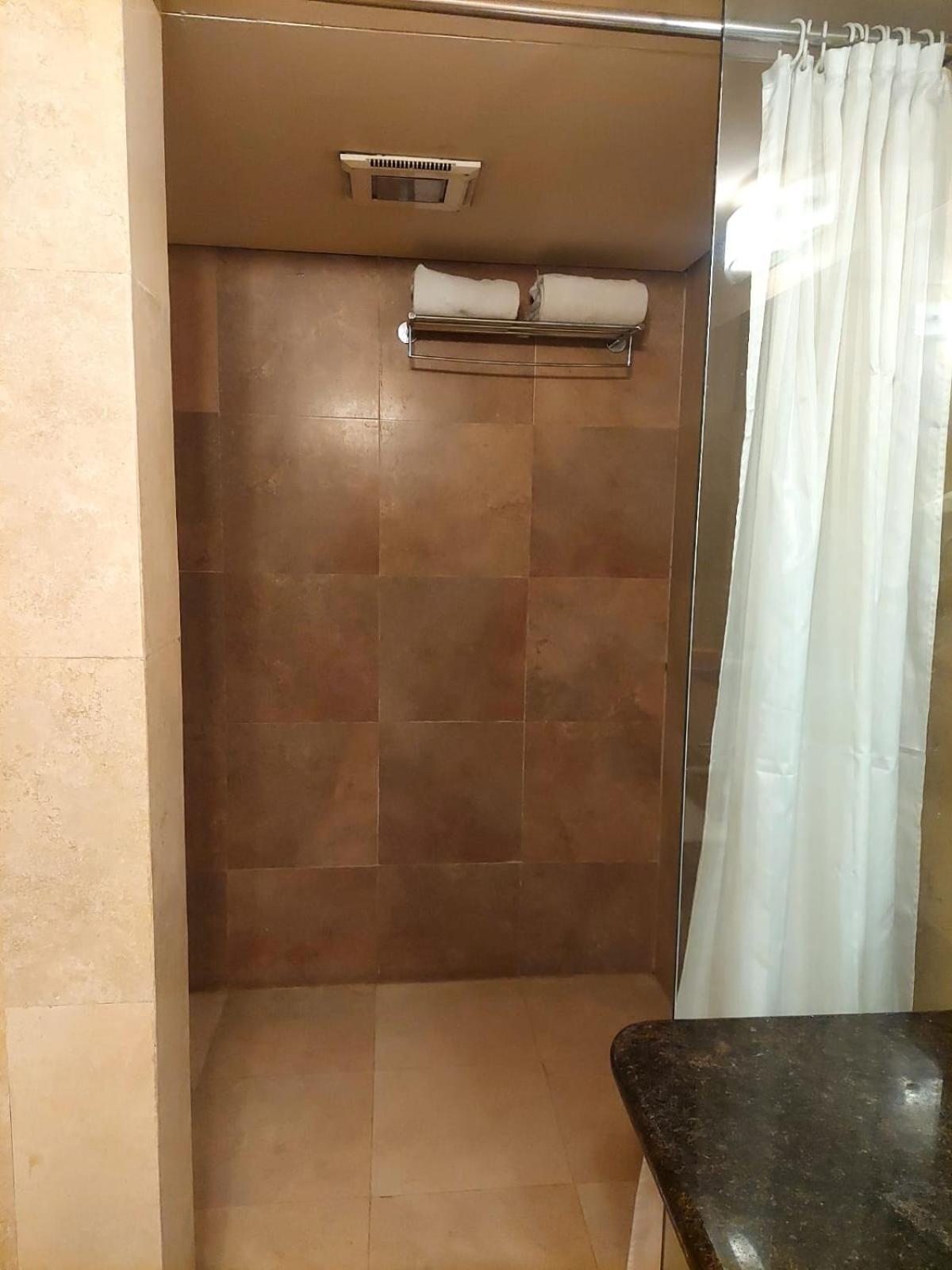 Deluxe Room - Photo 6