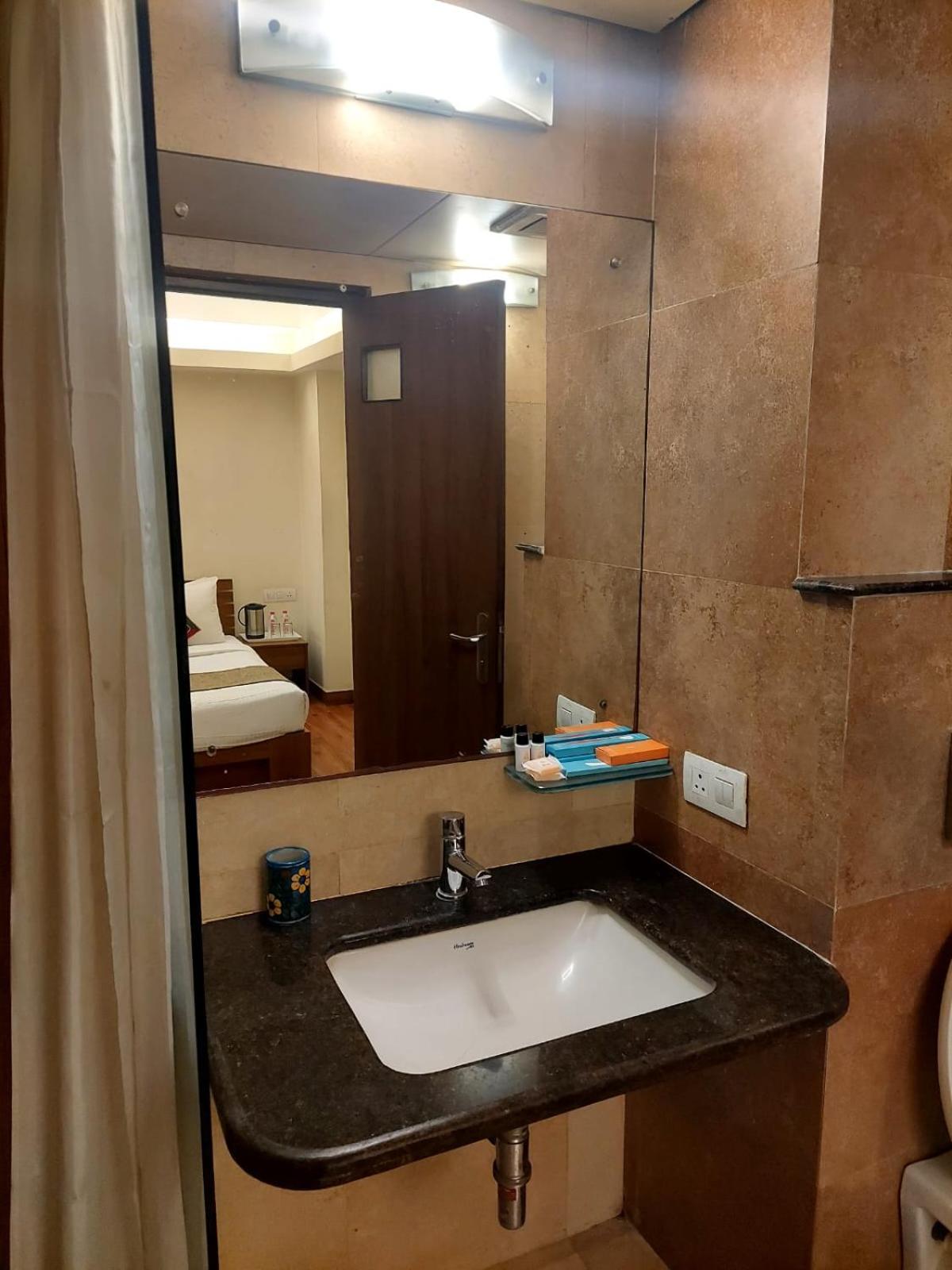 Deluxe Room - Photo 5