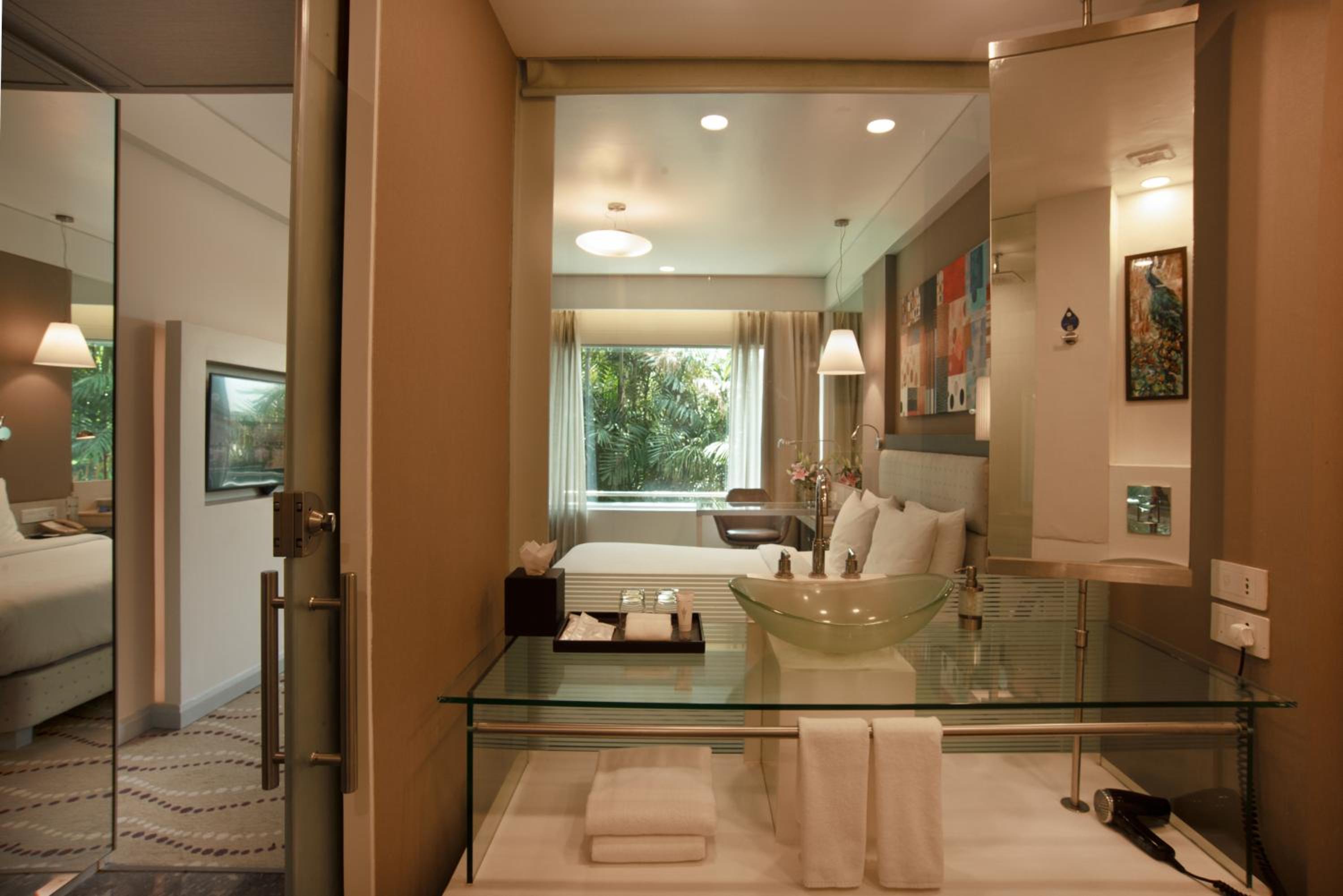 One-Bedroom Suite - Photo 3