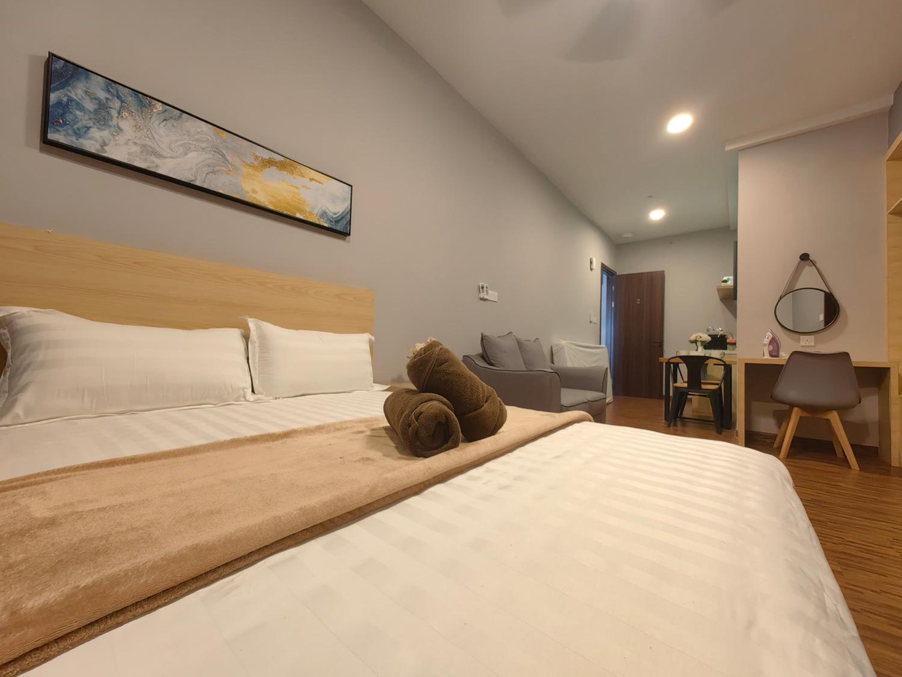 Deluxe Queen Room - Photo 2
