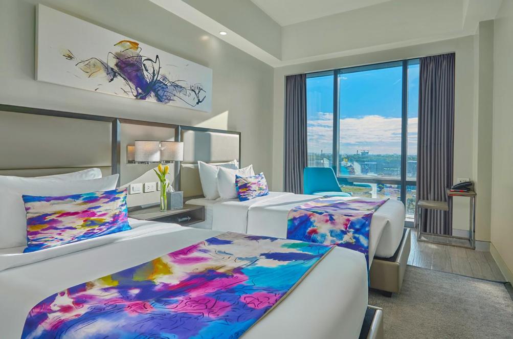 Premier Twin with Access to Pool and Gym photo 2
