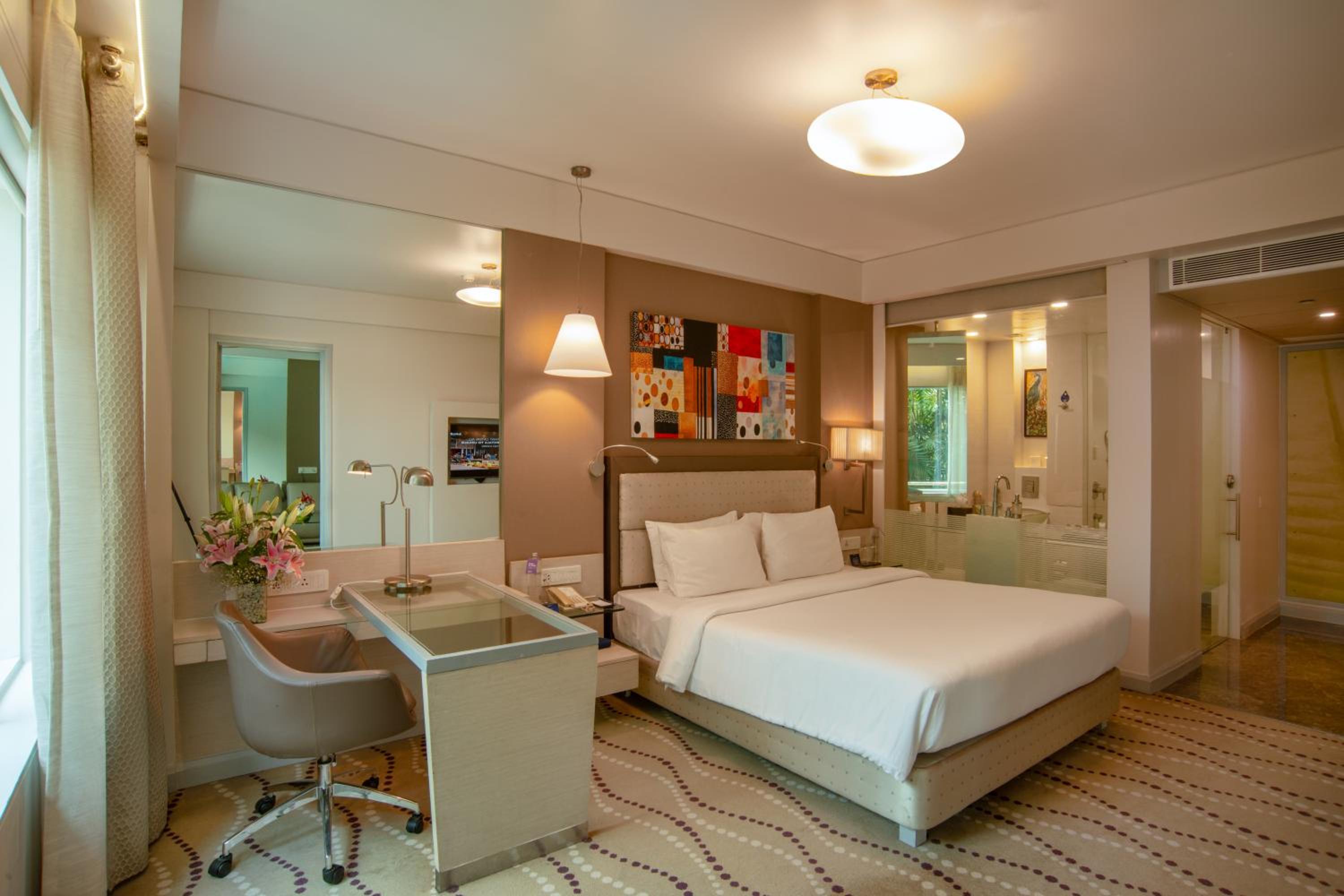 One-Bedroom Suite - Photo 2