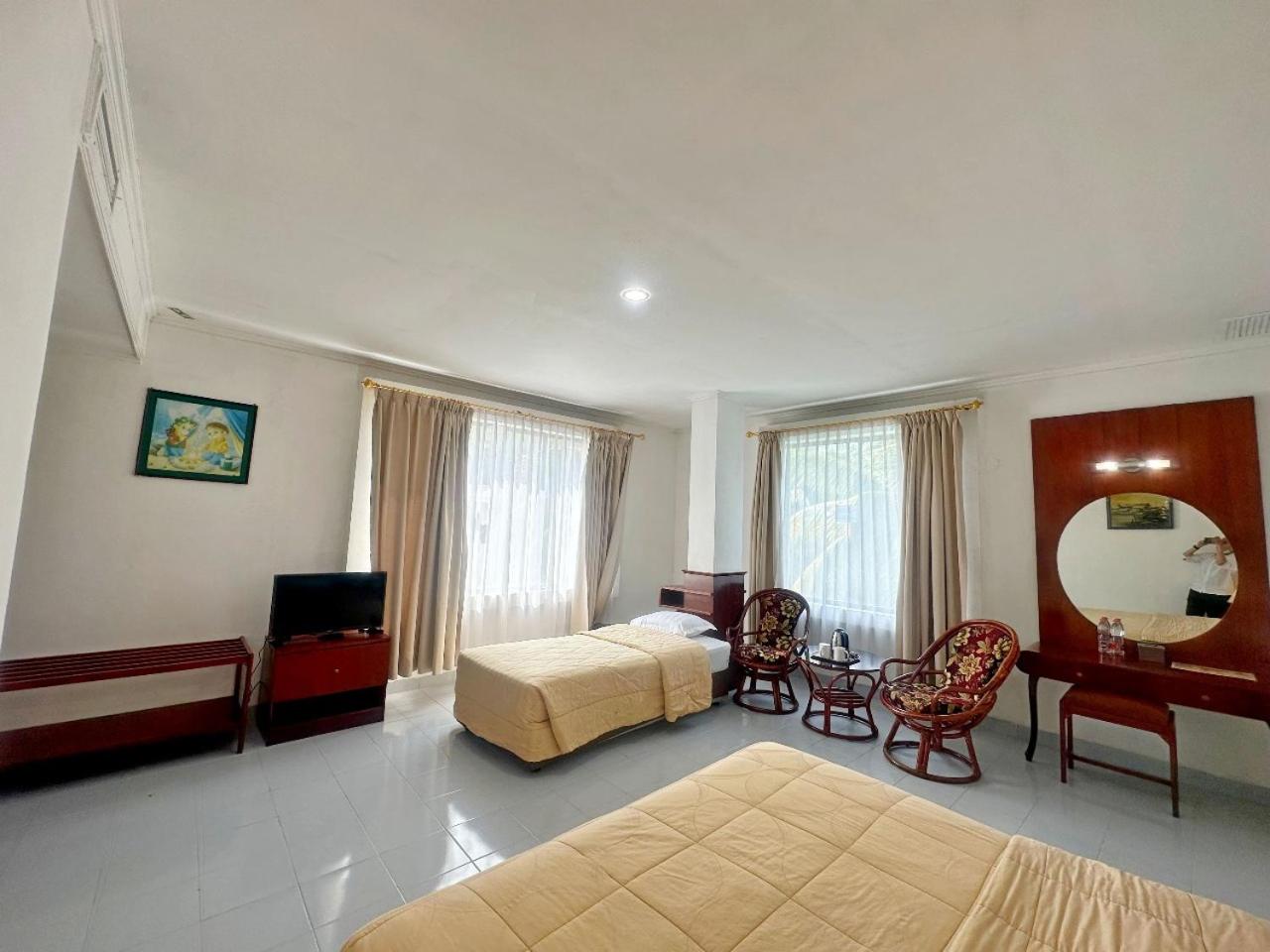 Deluxe Family Room - Photo 1