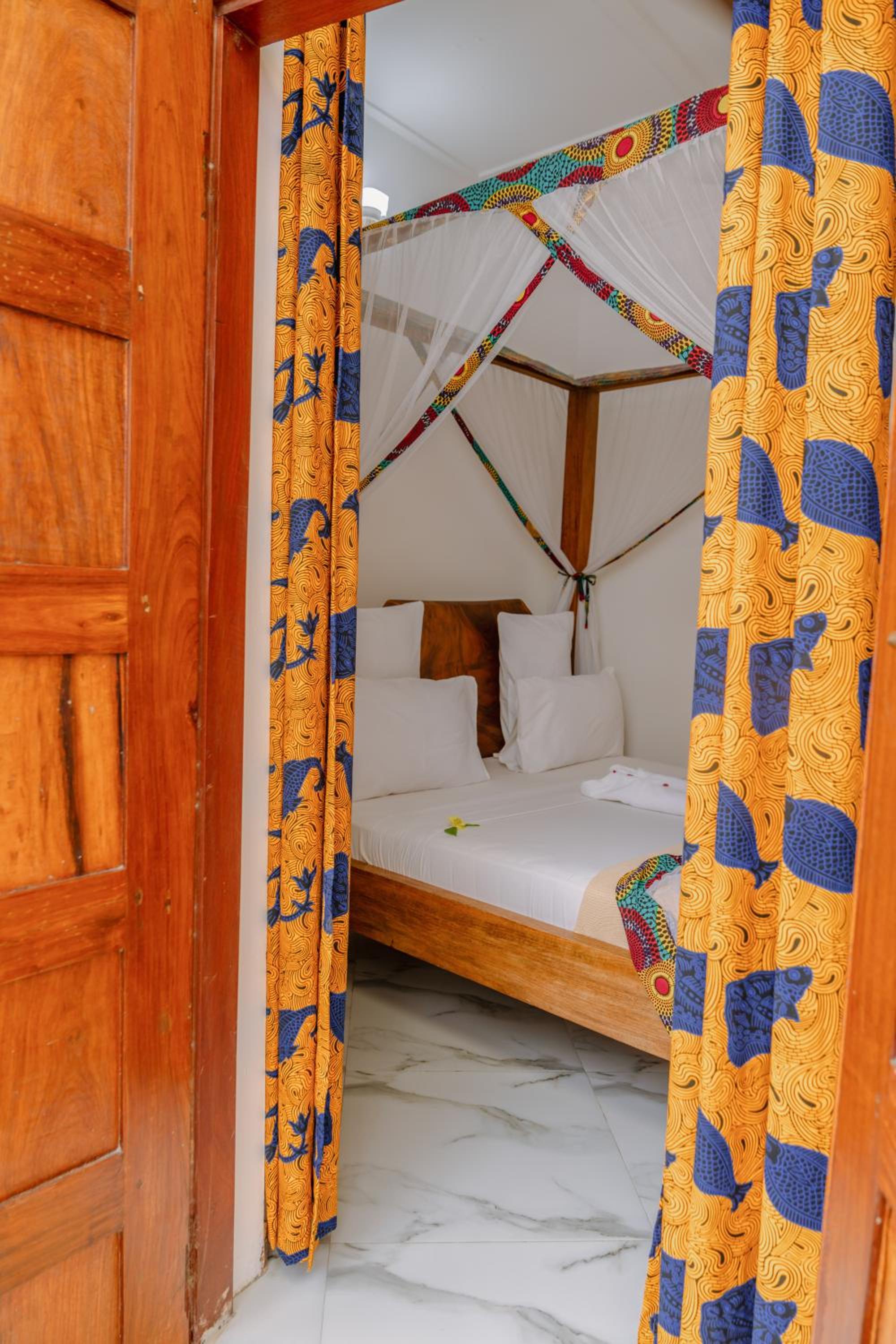 Deluxe Double Room with Balcony - Photo 8