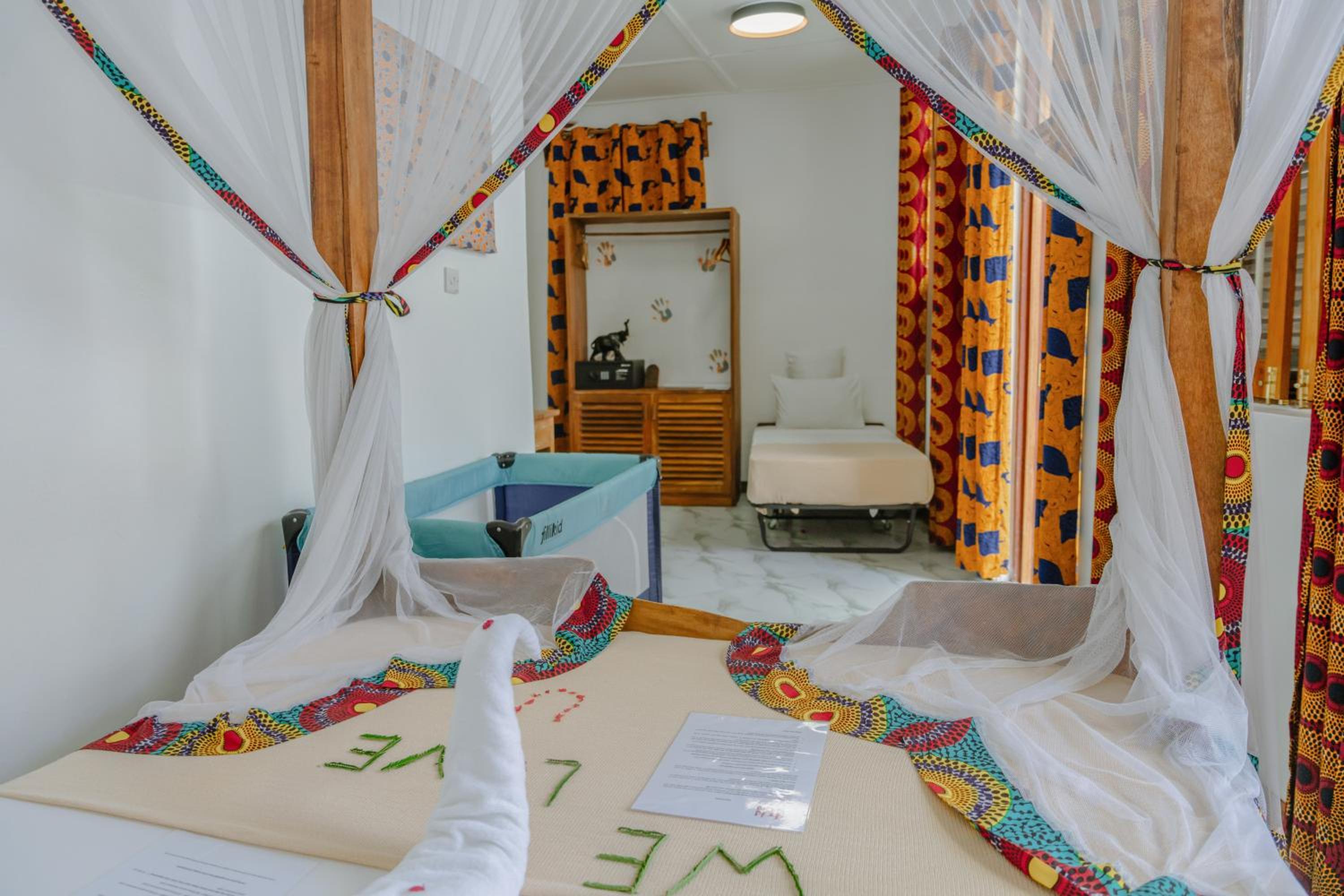 Deluxe Double Room with Balcony - Photo 7
