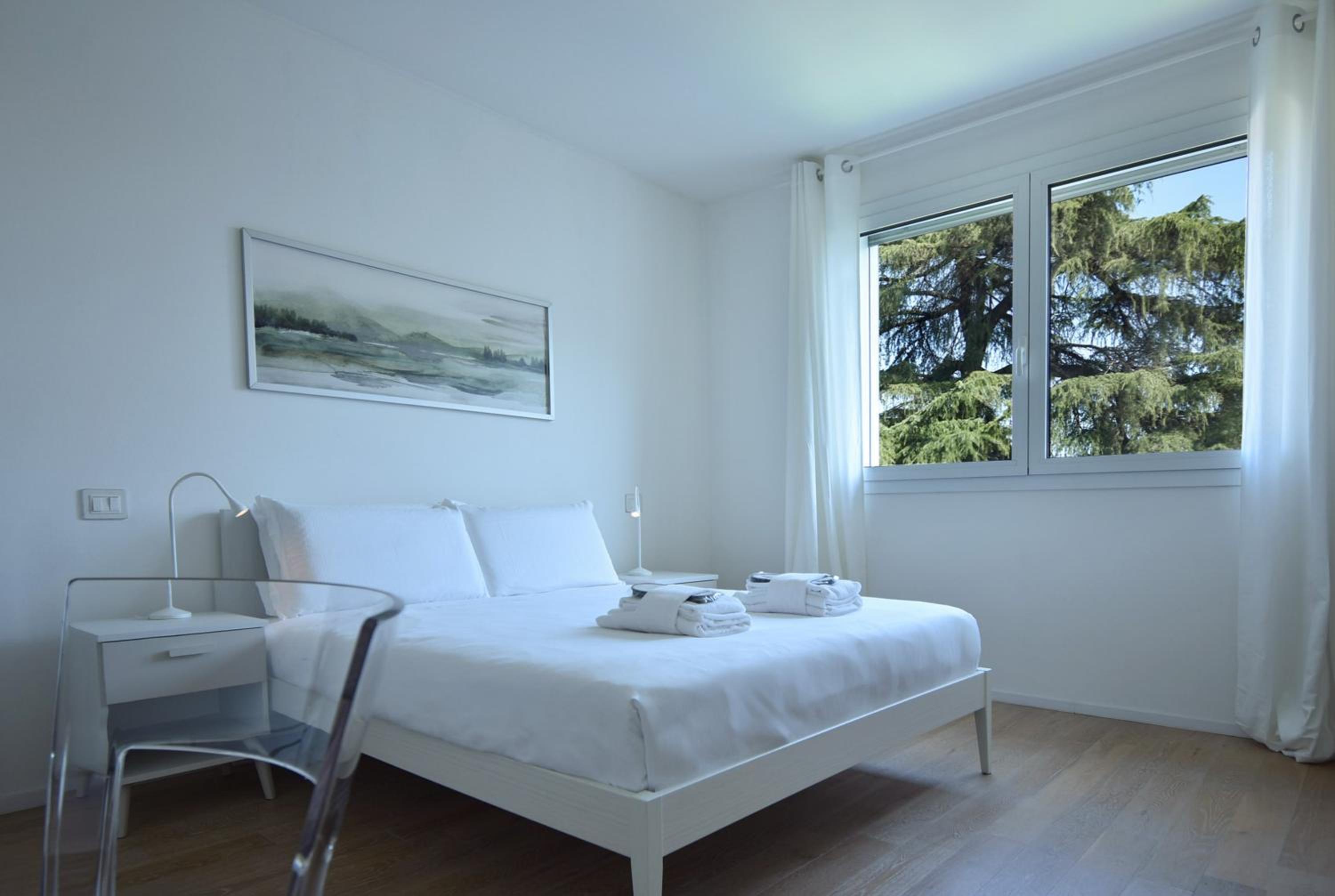 Apartment with Balcony photo 3