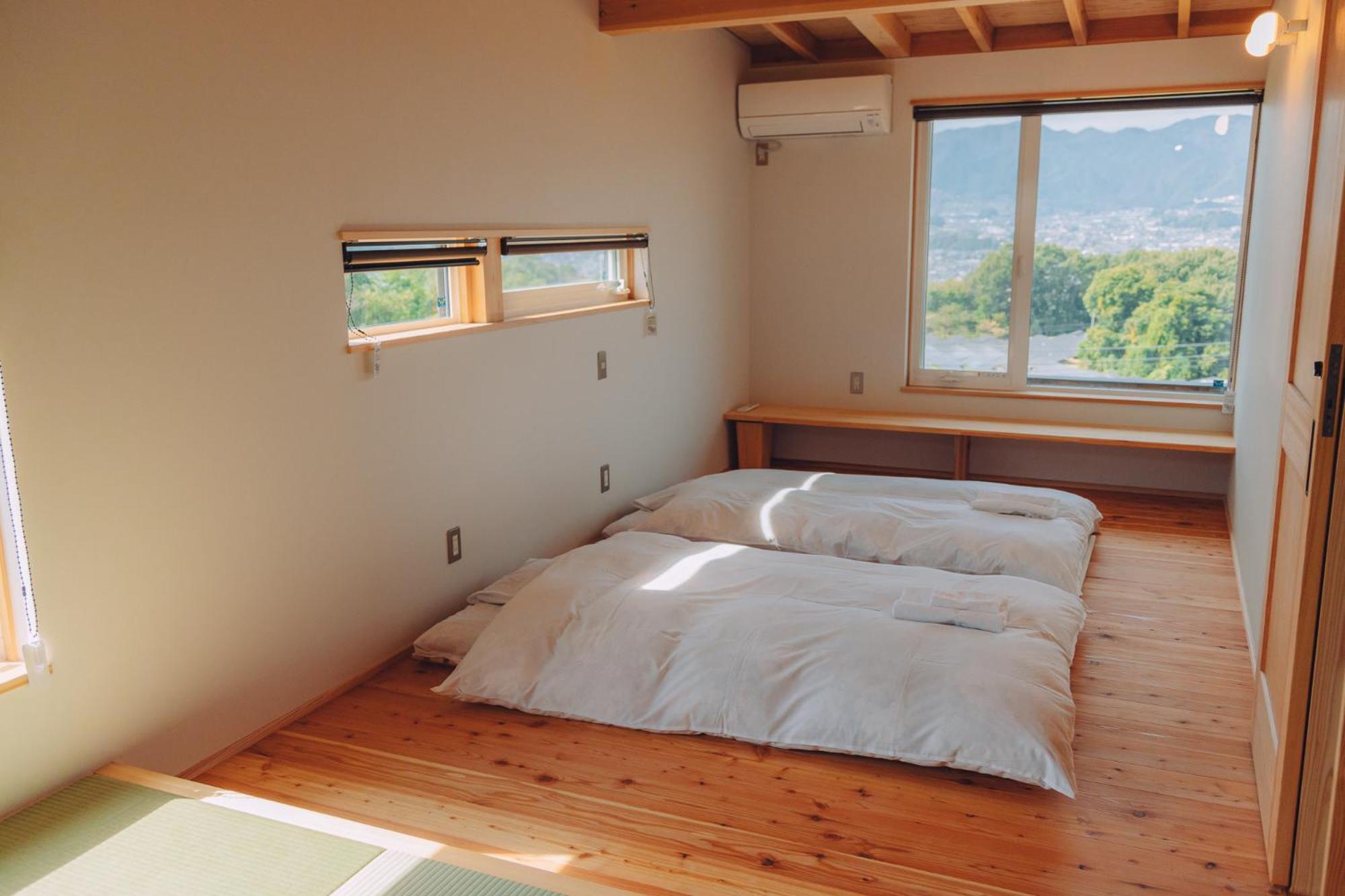 Family Room with Mountain View photo 1