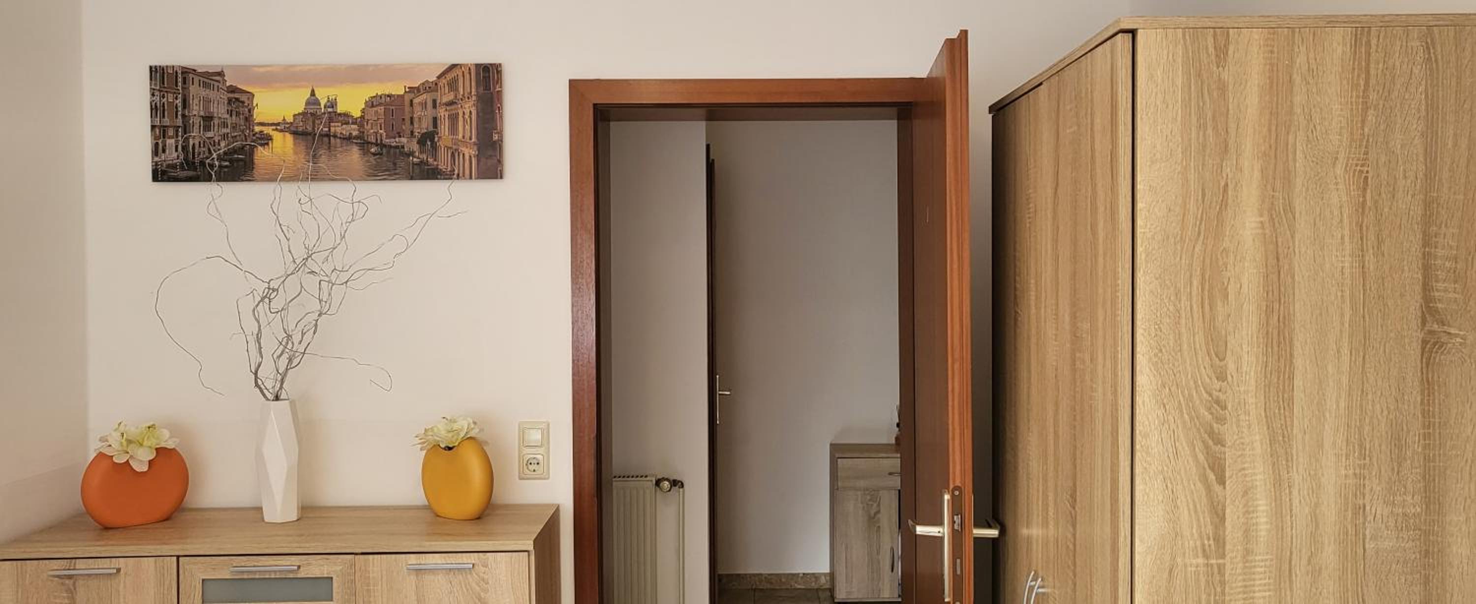 Apartment - Split Level - Photo 4