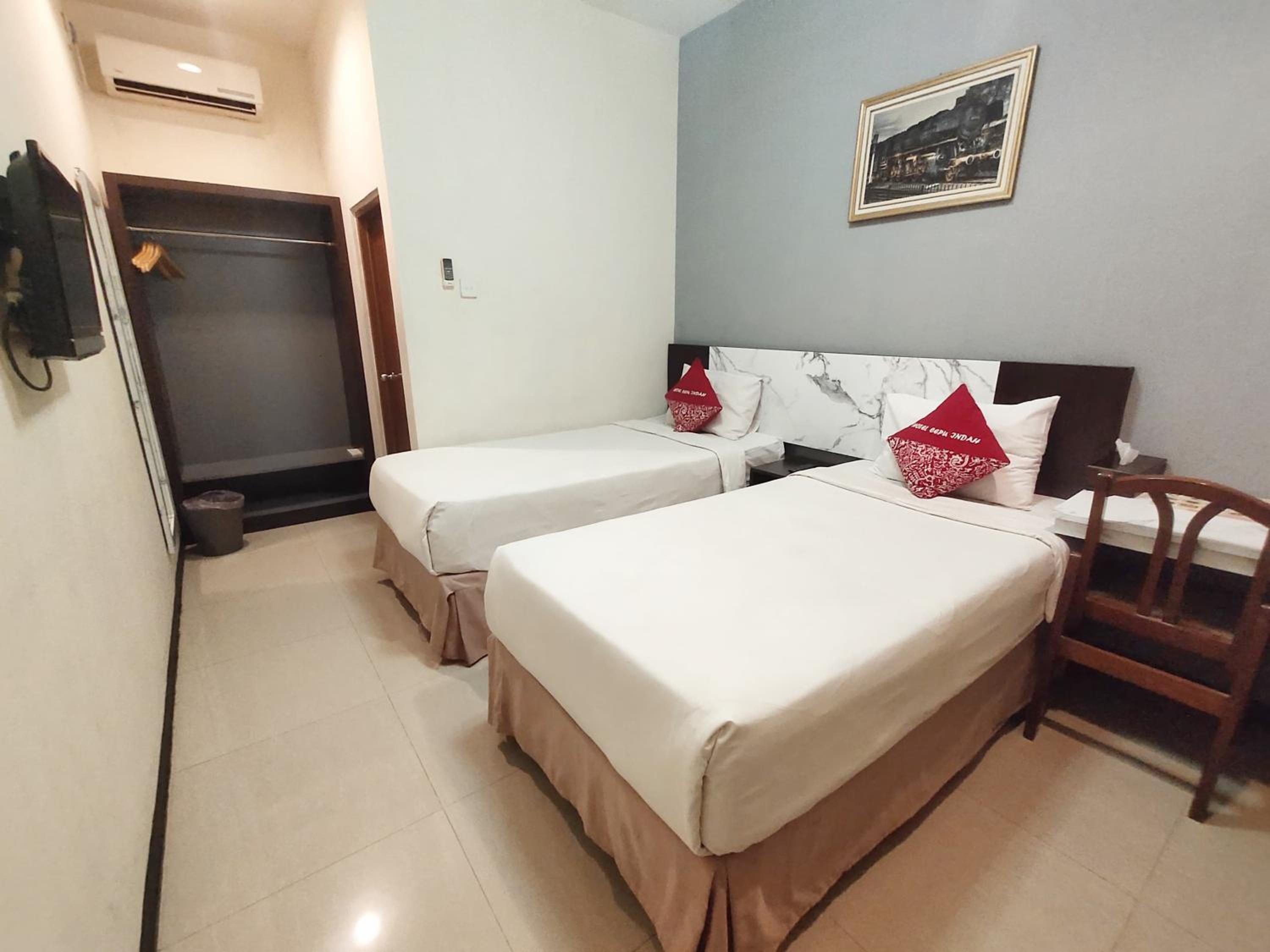 Standard Twin Room - Photo 2