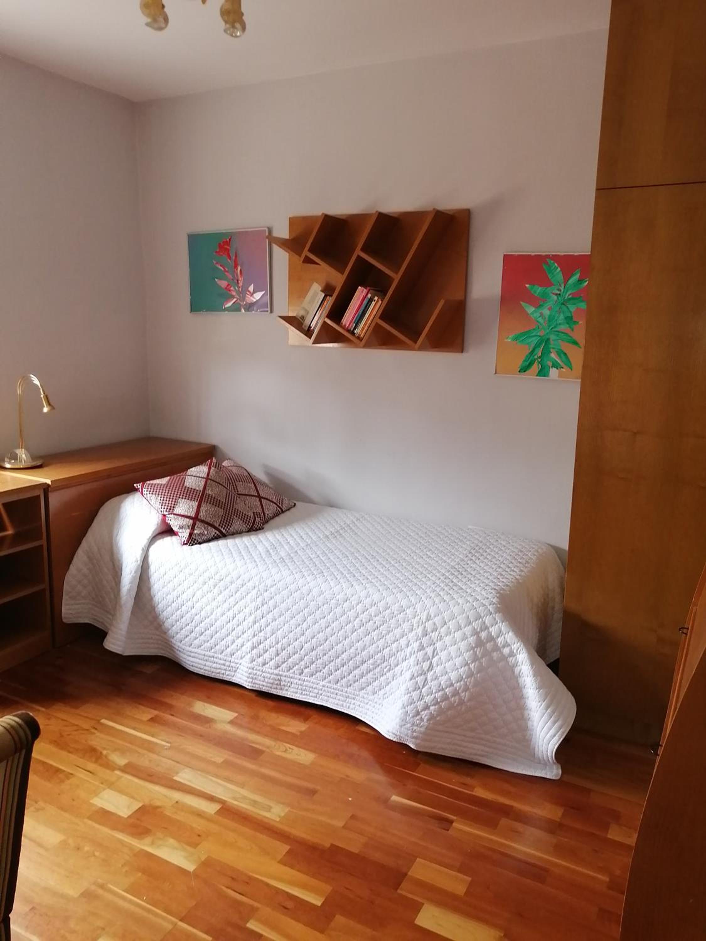 Five-Bedroom House - Photo 24