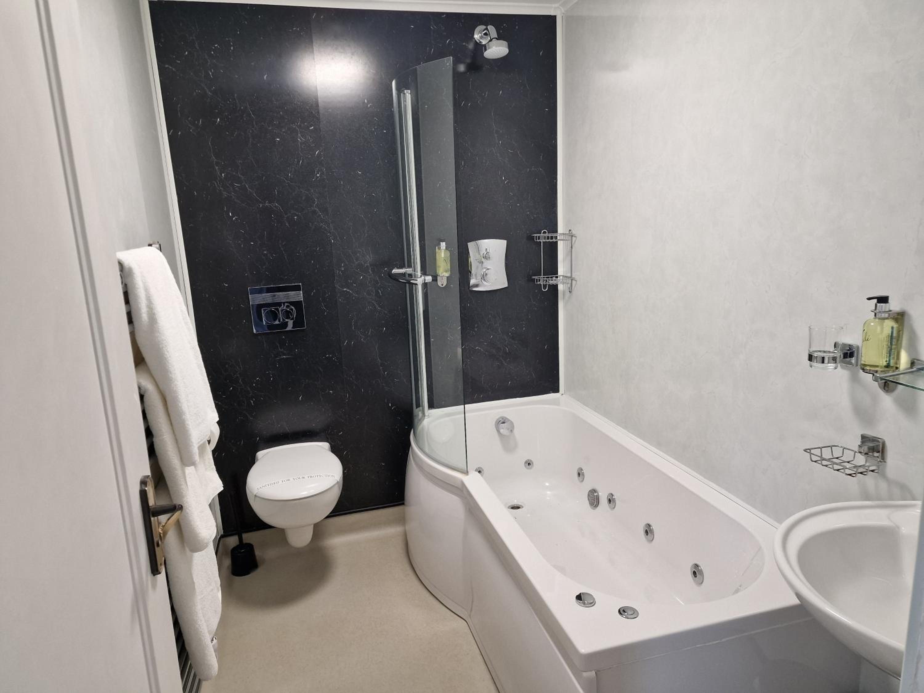 Superior King Suite - Photo 3