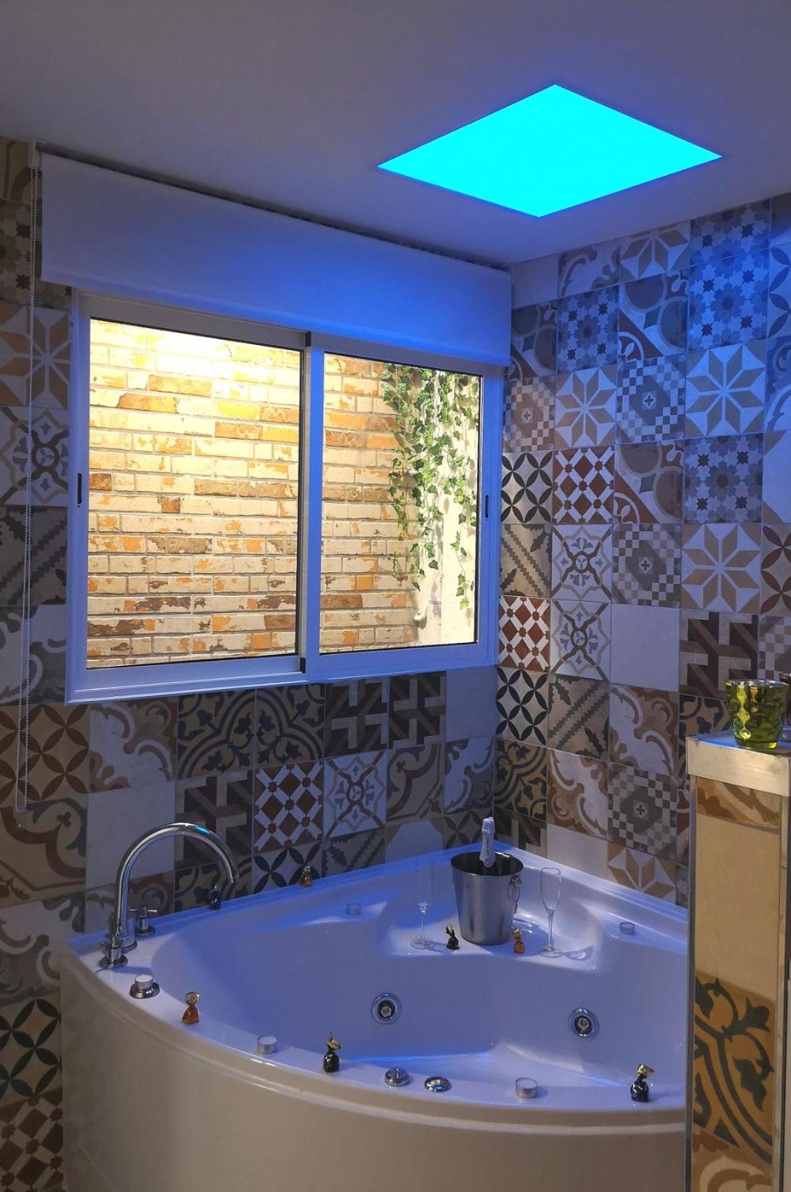 One-Bedroom Suite - Photo 15