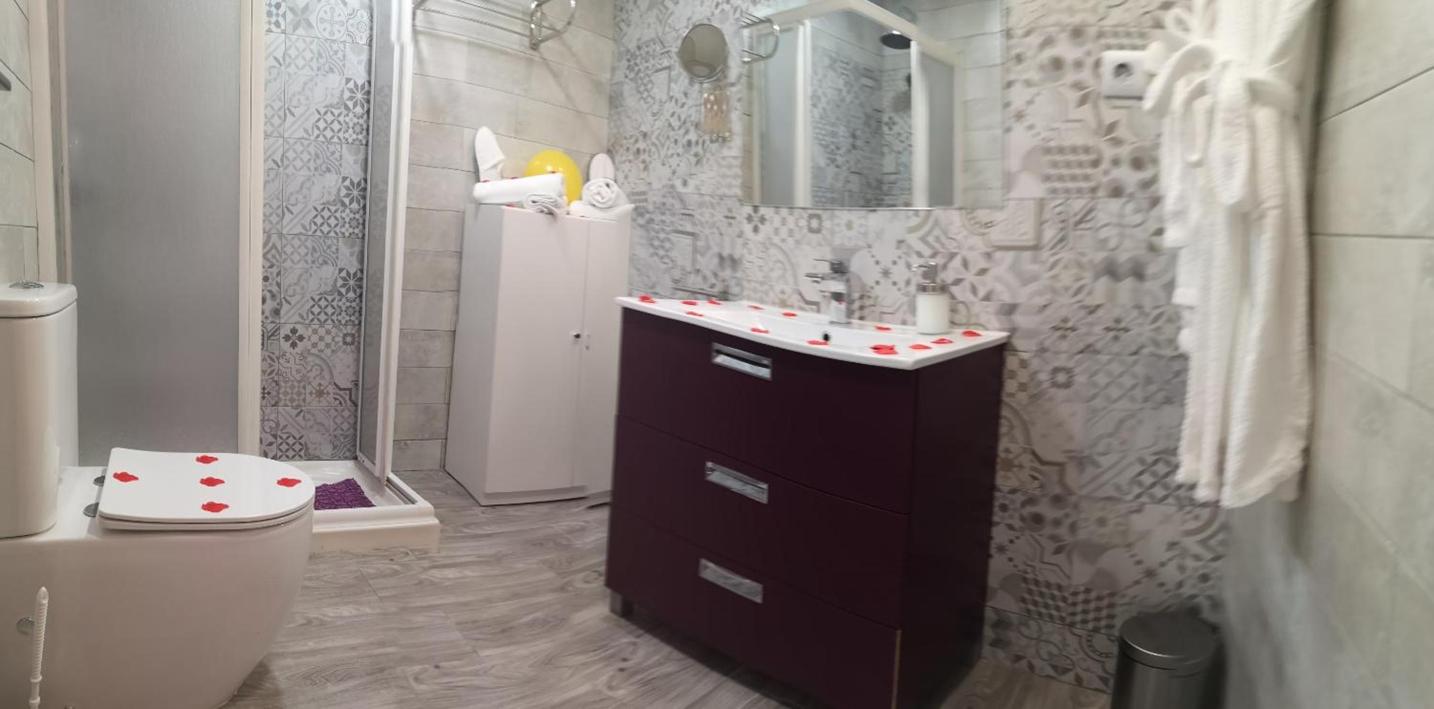 One-Bedroom Suite - Photo 20