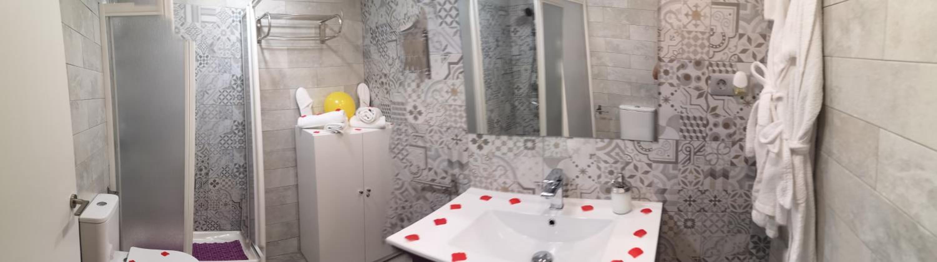 One-Bedroom Suite - Photo 7