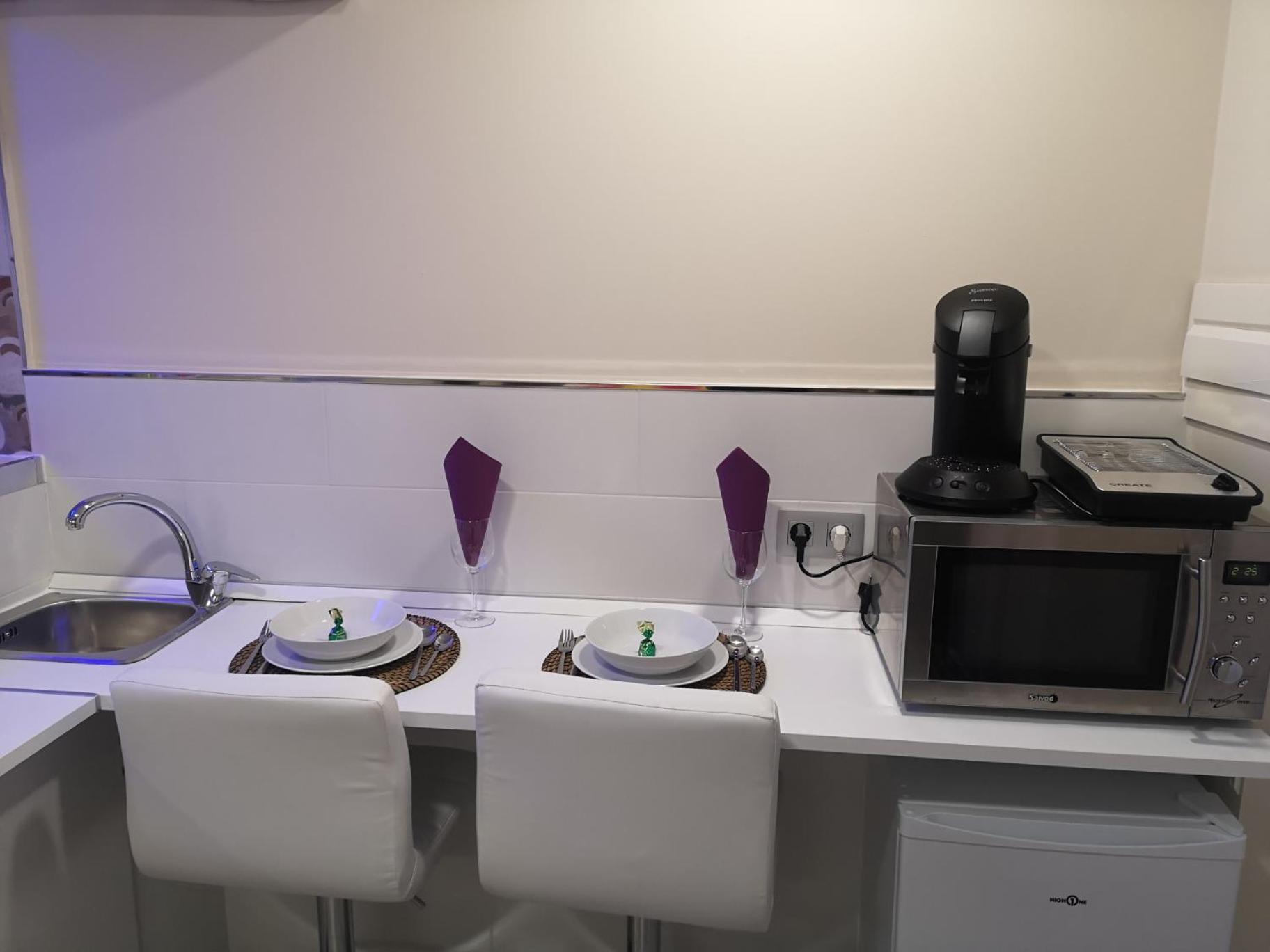 One-Bedroom Suite - Photo 9