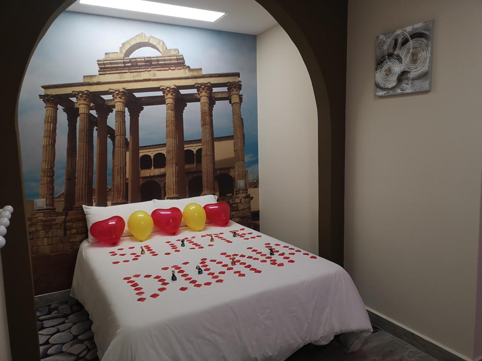 One-Bedroom Suite - Photo 4