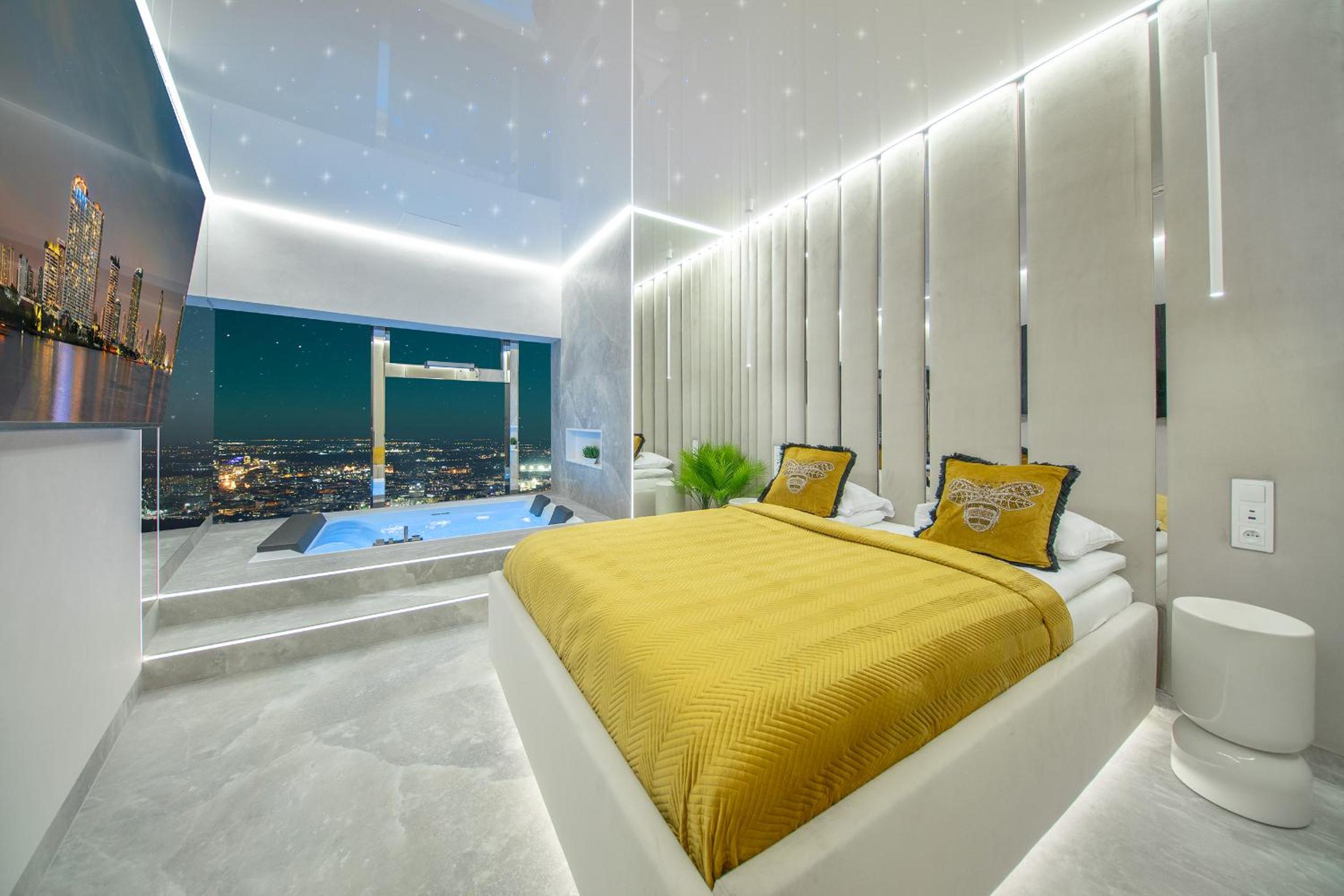 Deluxe Family Room