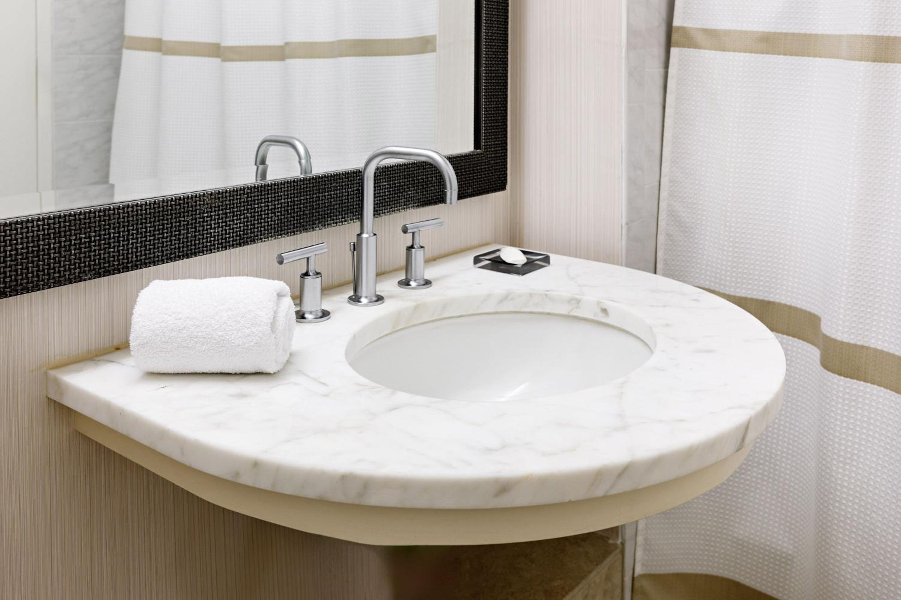 Guest Room, 1 King - Photo 6
