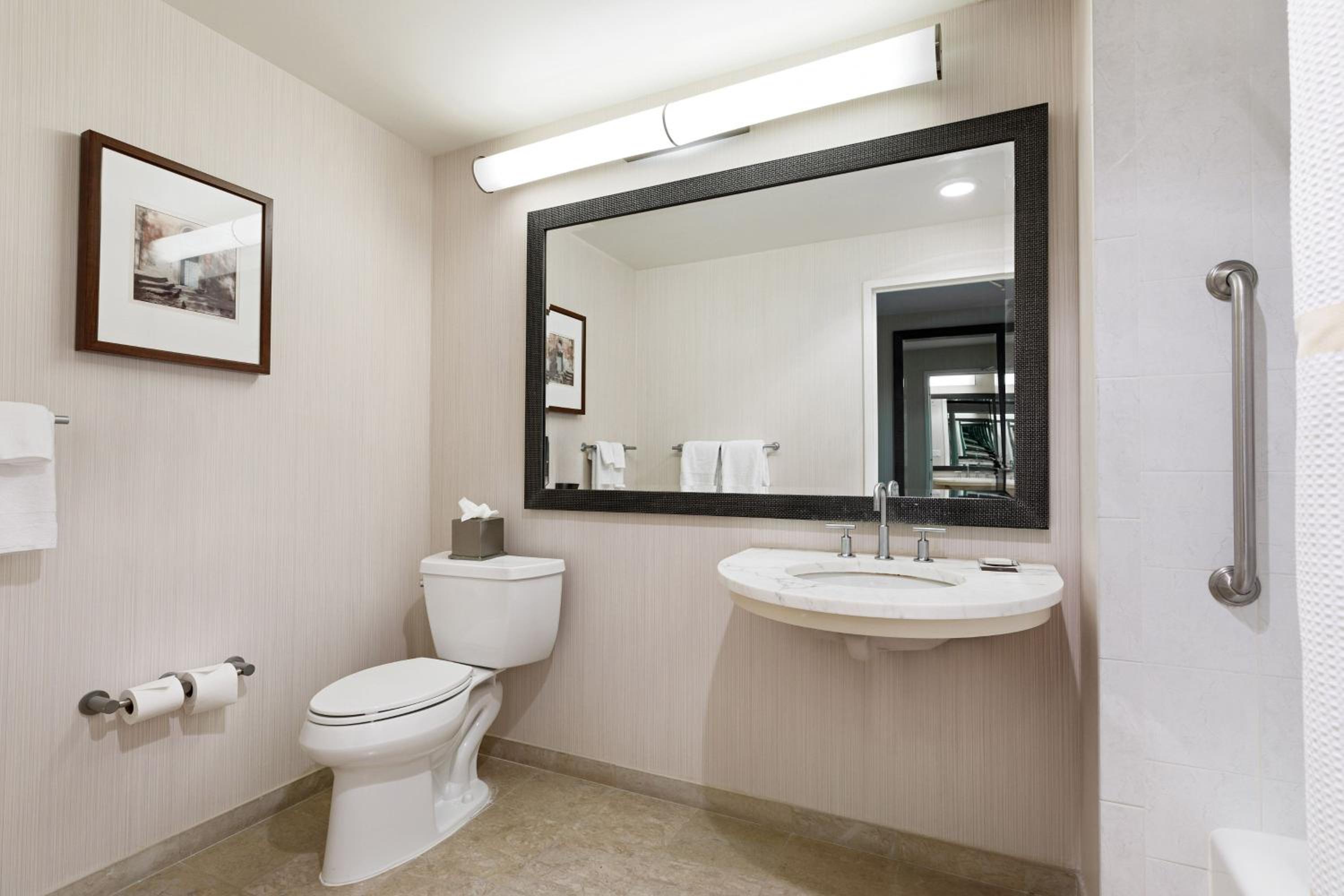 Guest Room, 1 King - Photo 7