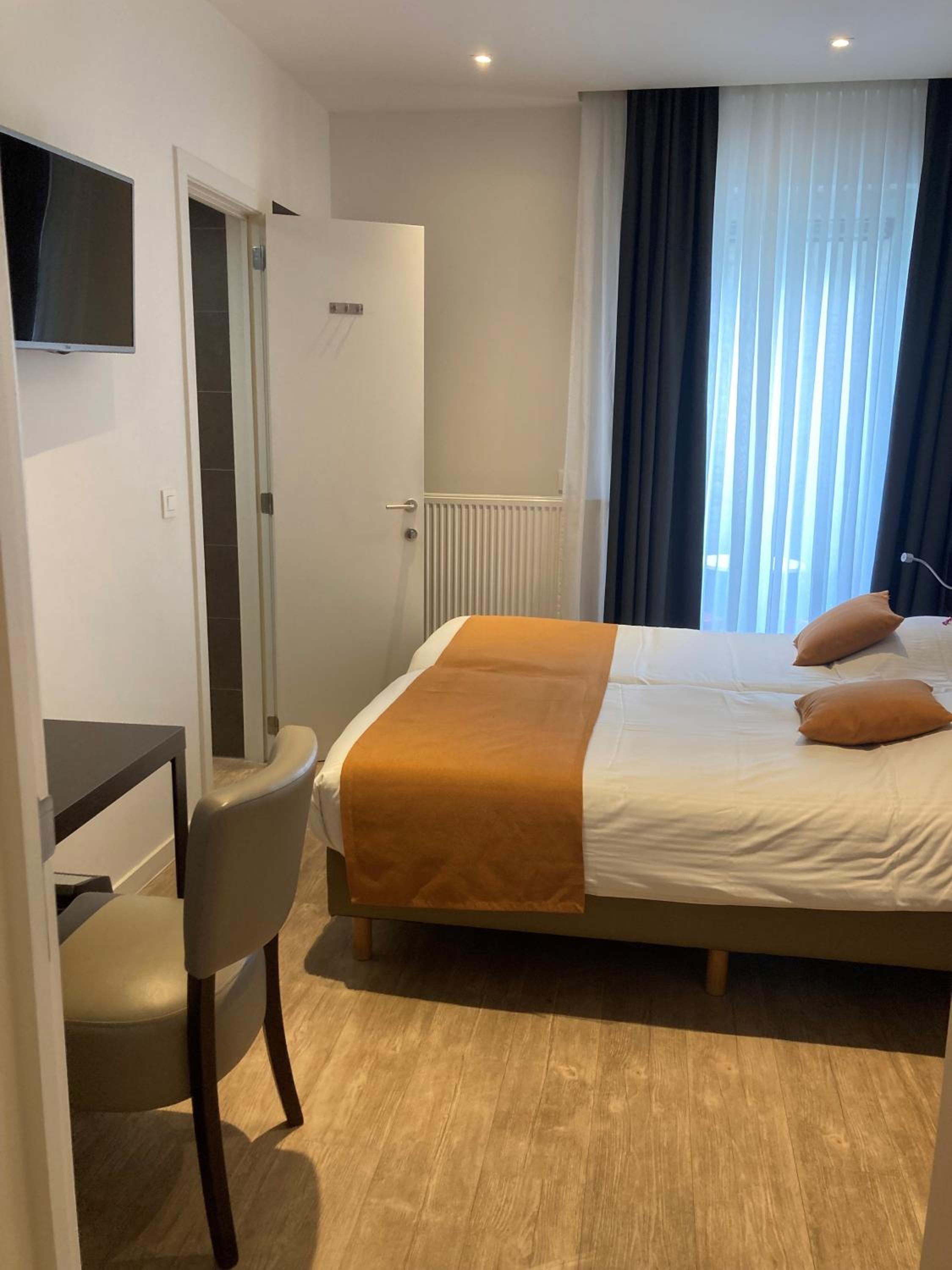Two-Bedroom Suite photo 3