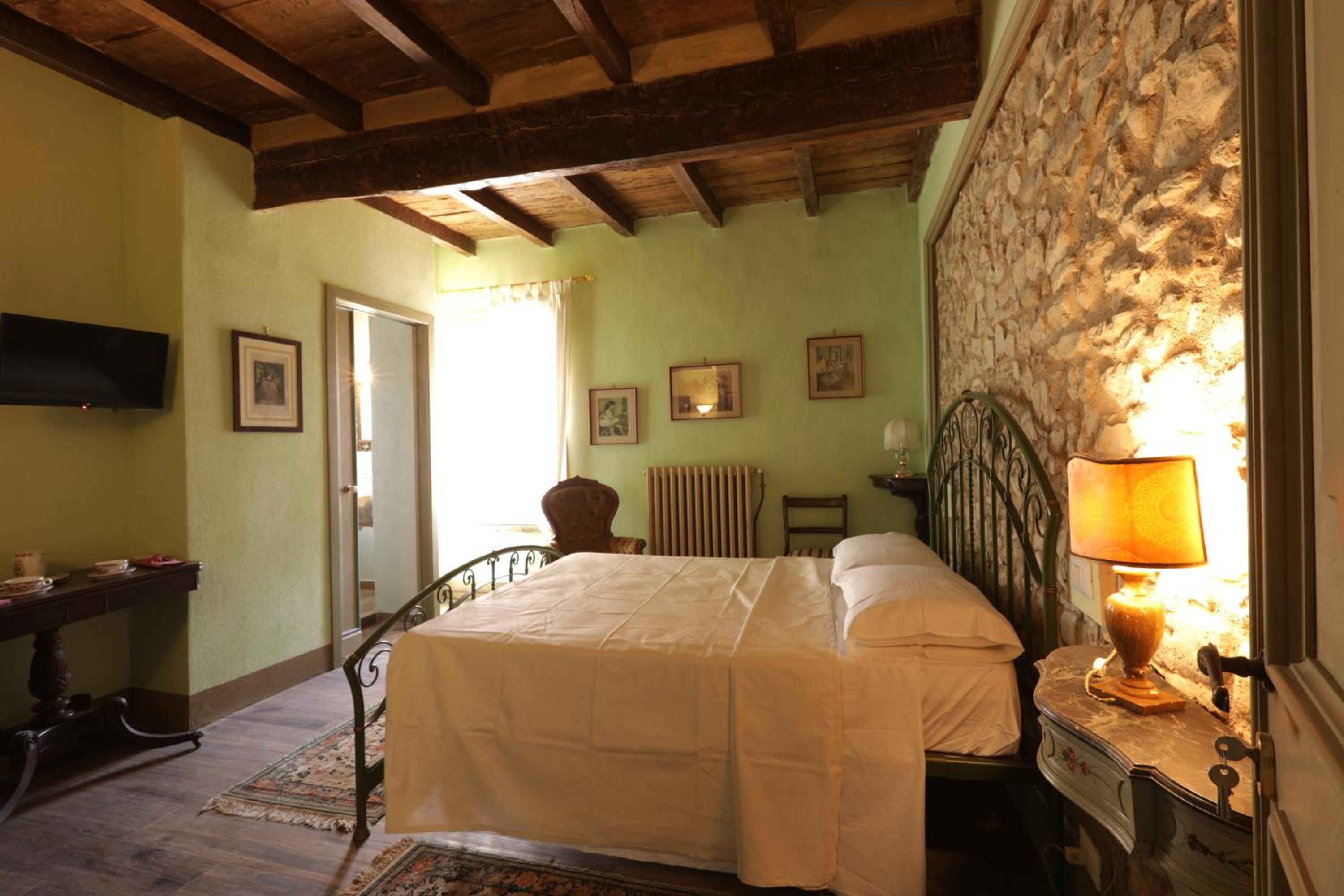 Deluxe King Room photo 3