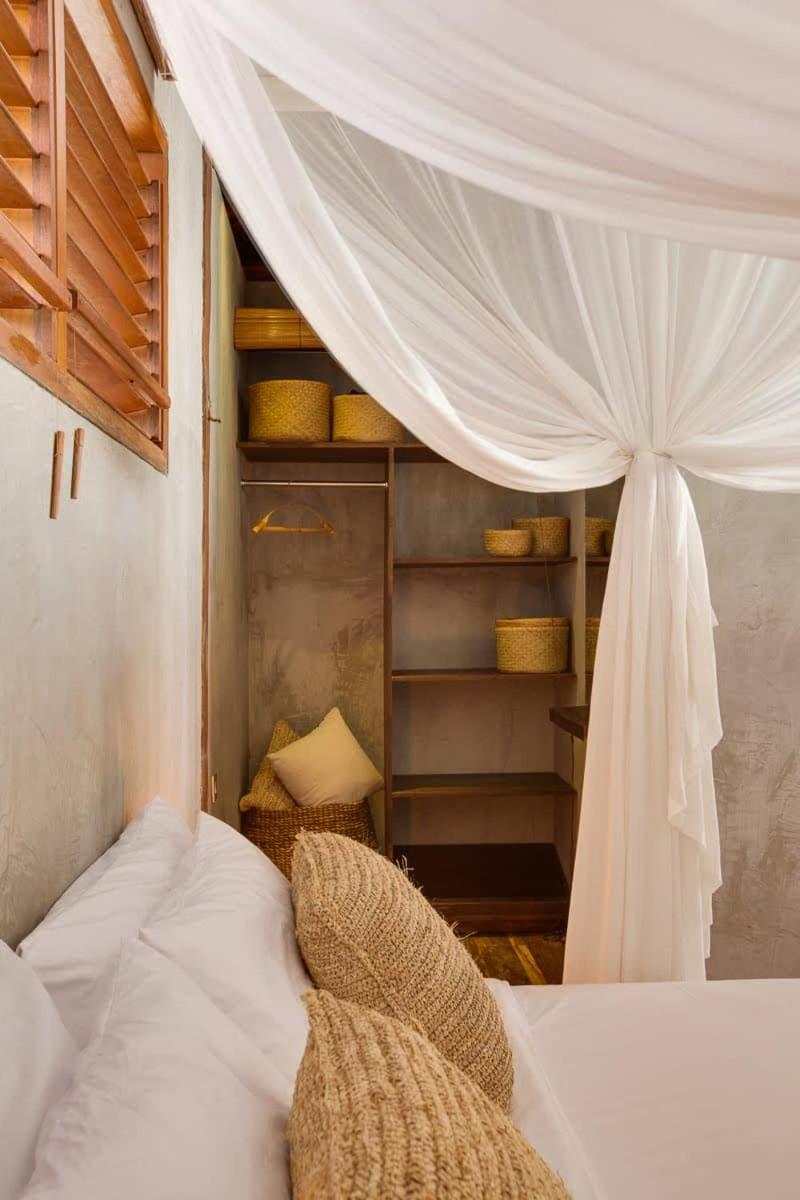 Deluxe Bungalow With Pool Access - Photo 16