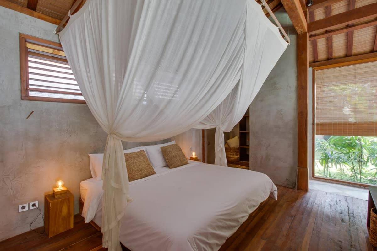 Deluxe Bungalow With Pool Access - Photo 2
