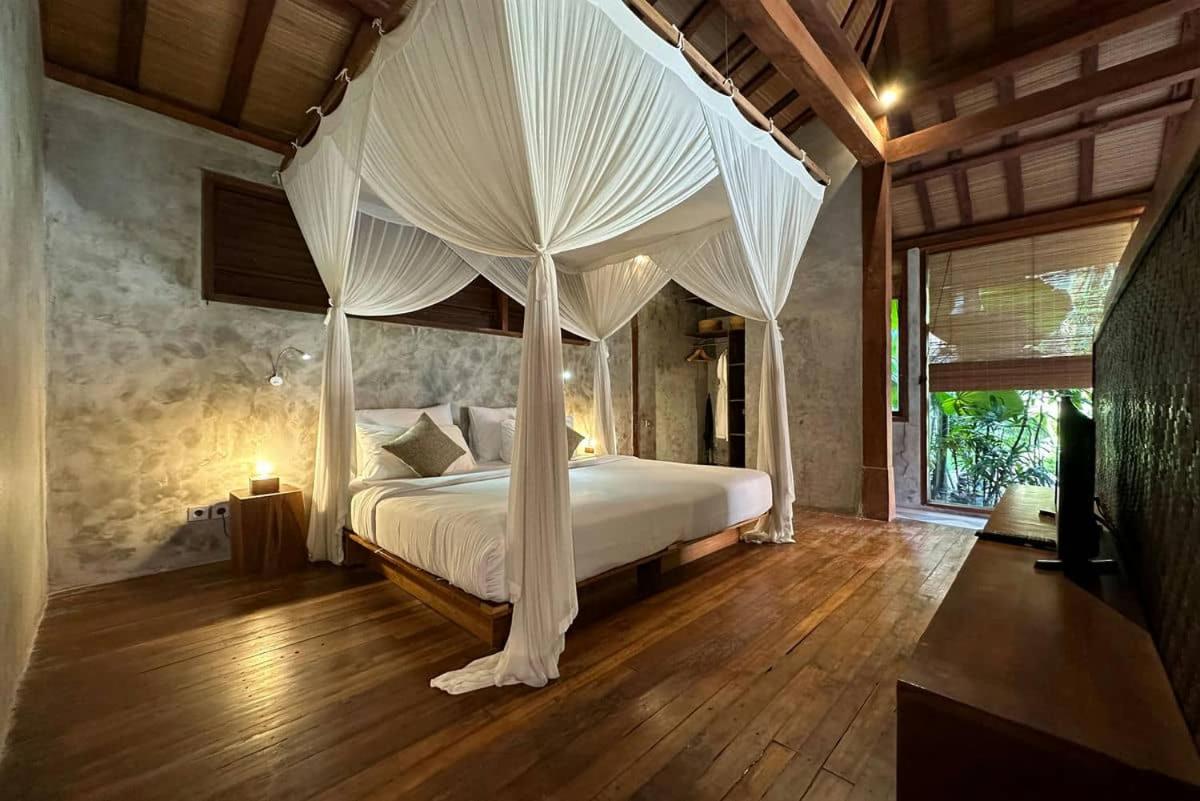 Deluxe Bungalow With Pool Access - Photo 1