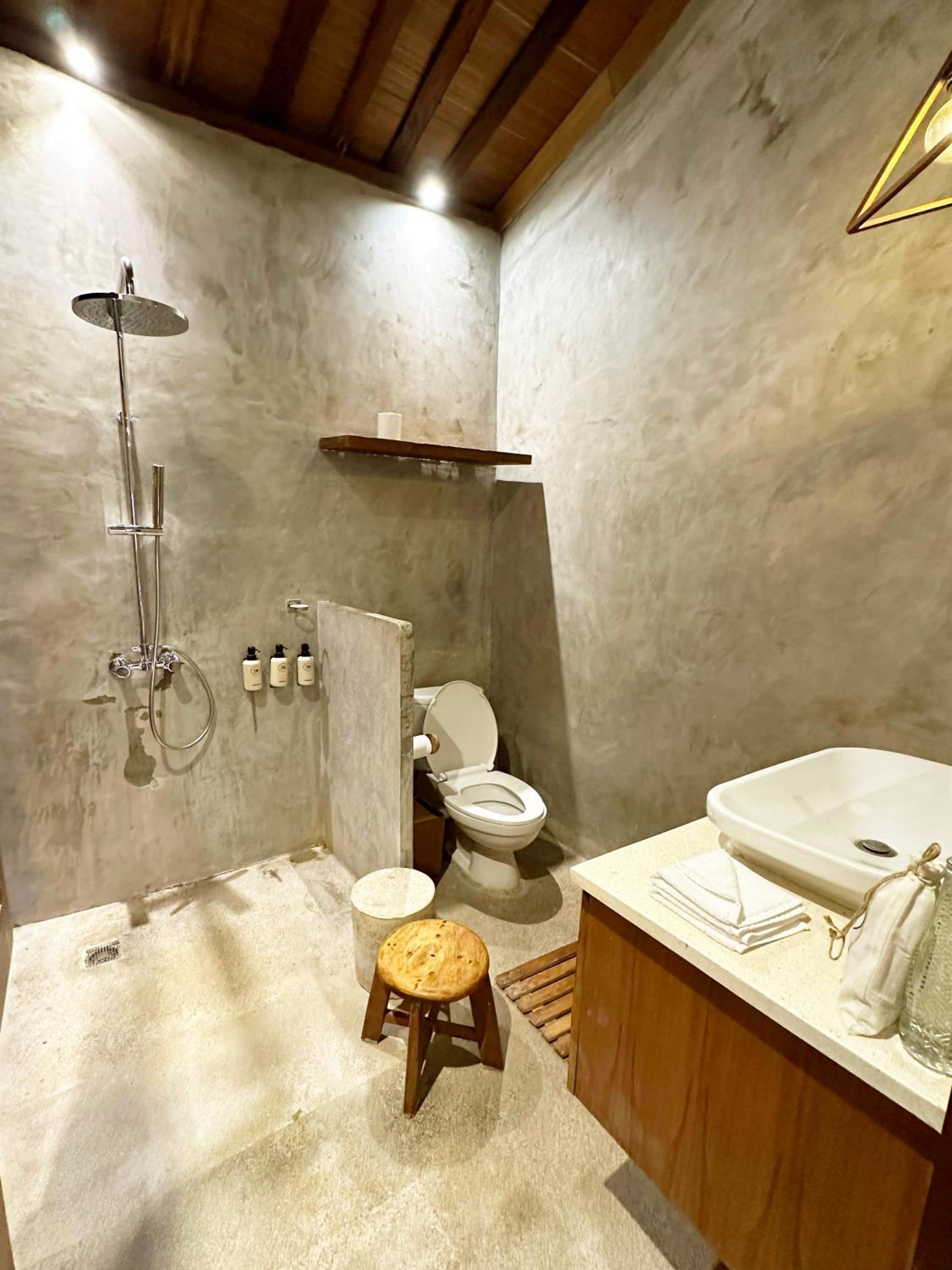 Deluxe Bungalow With Pool Access - Photo 18