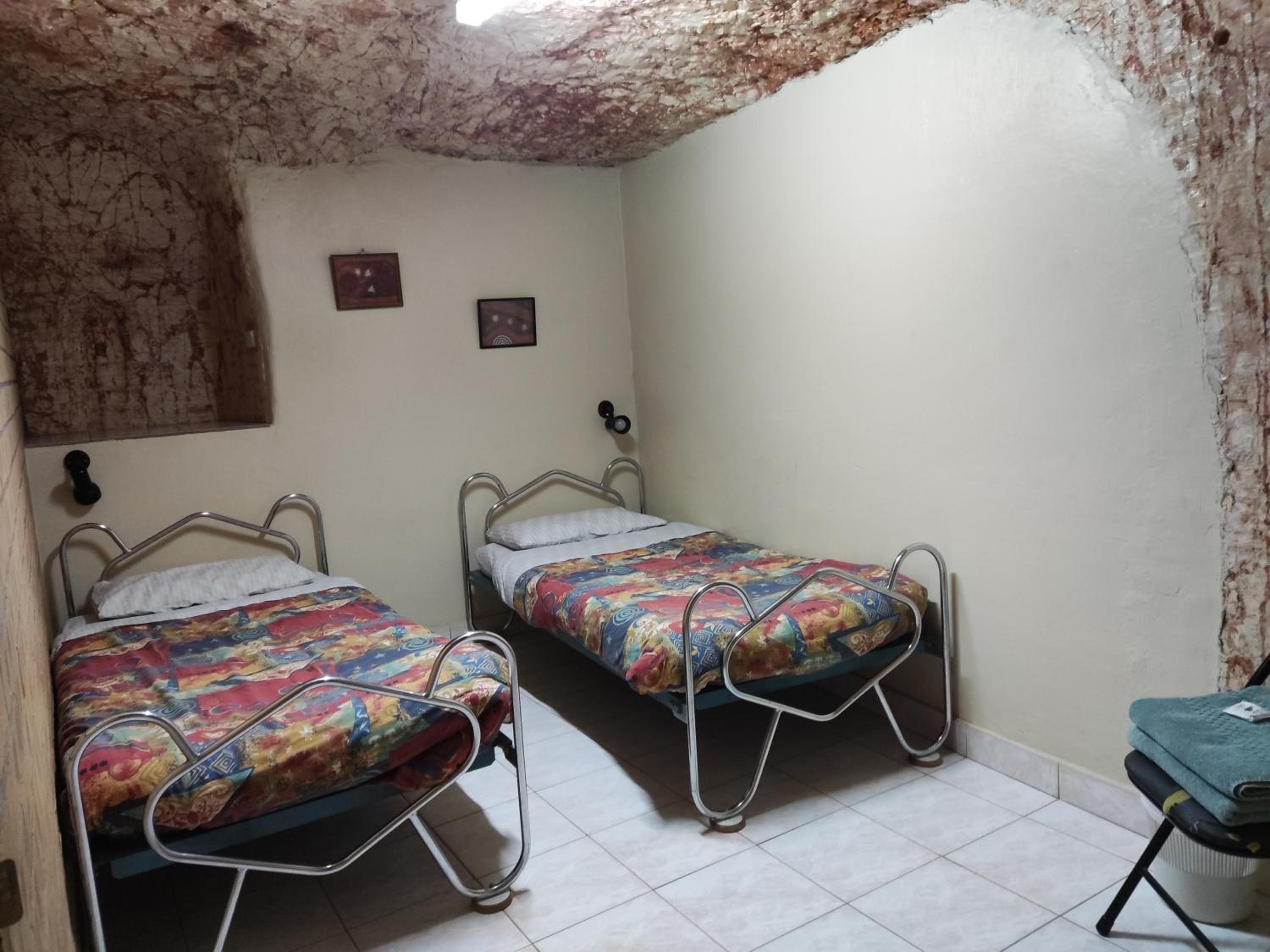 Twin Room with Private Bathroom - Underground photo 3