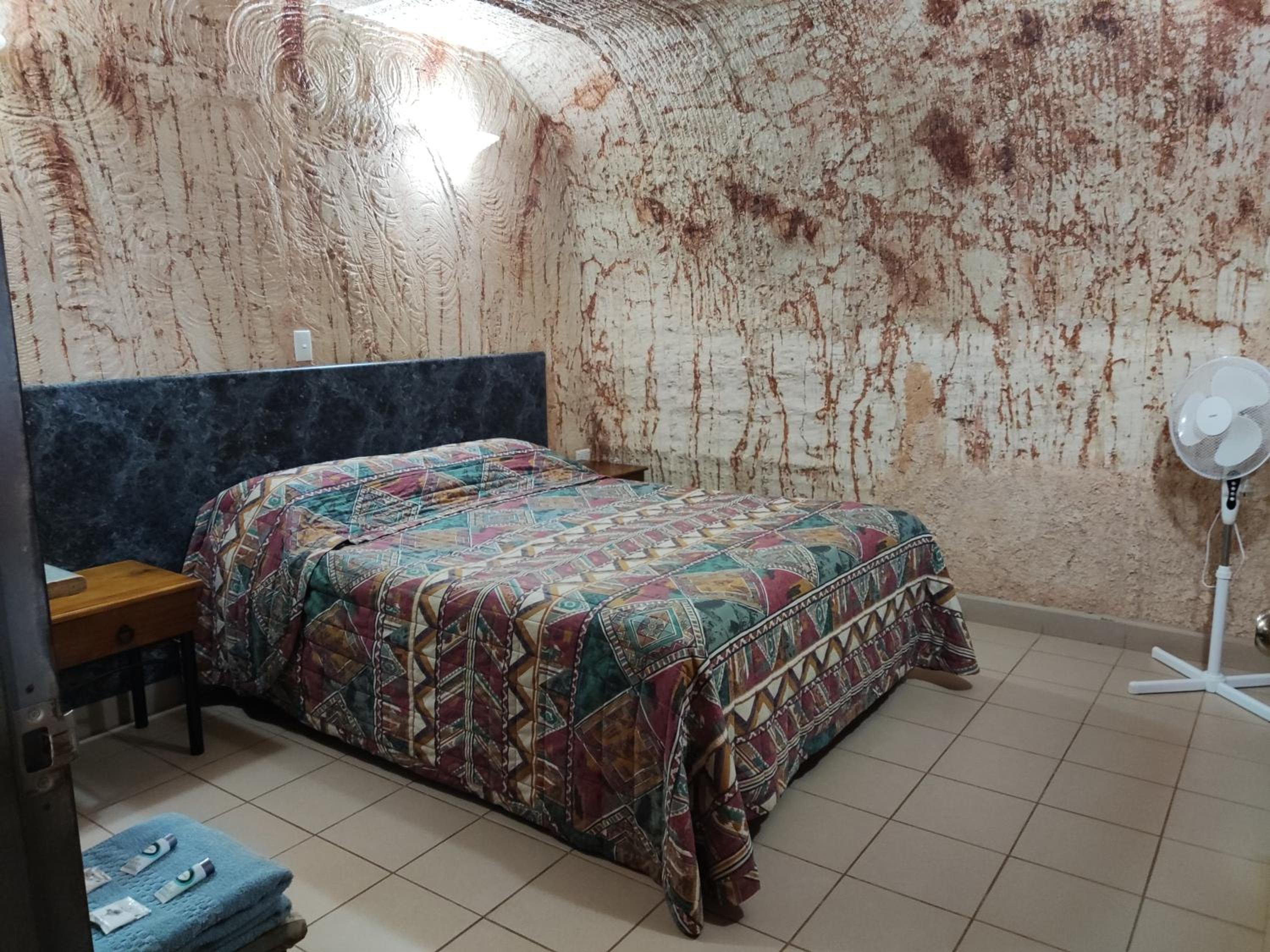 Double Room with Private Bathroom - Underground photo 1