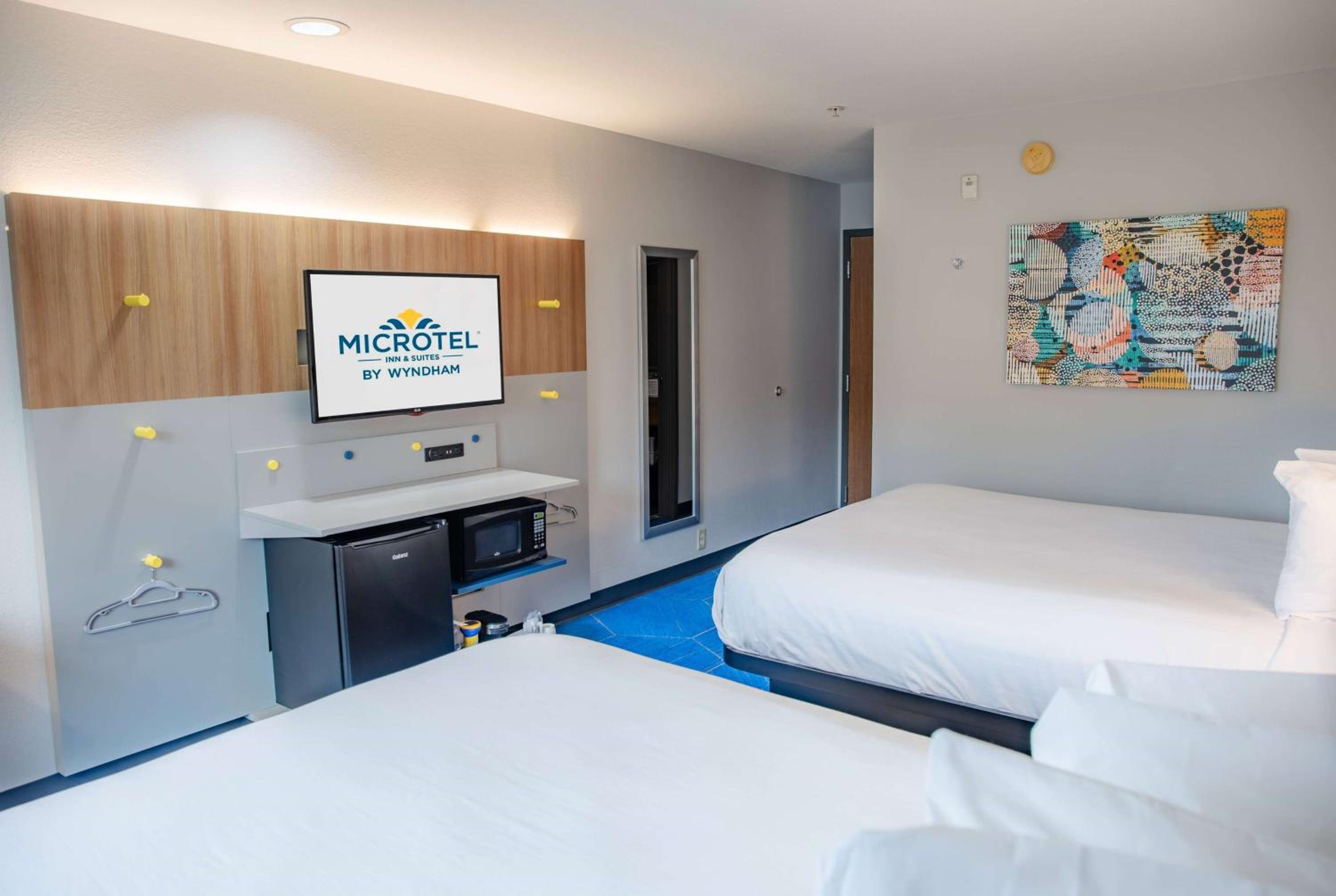 Deluxe Room with Two Queen Beds - Non-Smoking - Photo 1