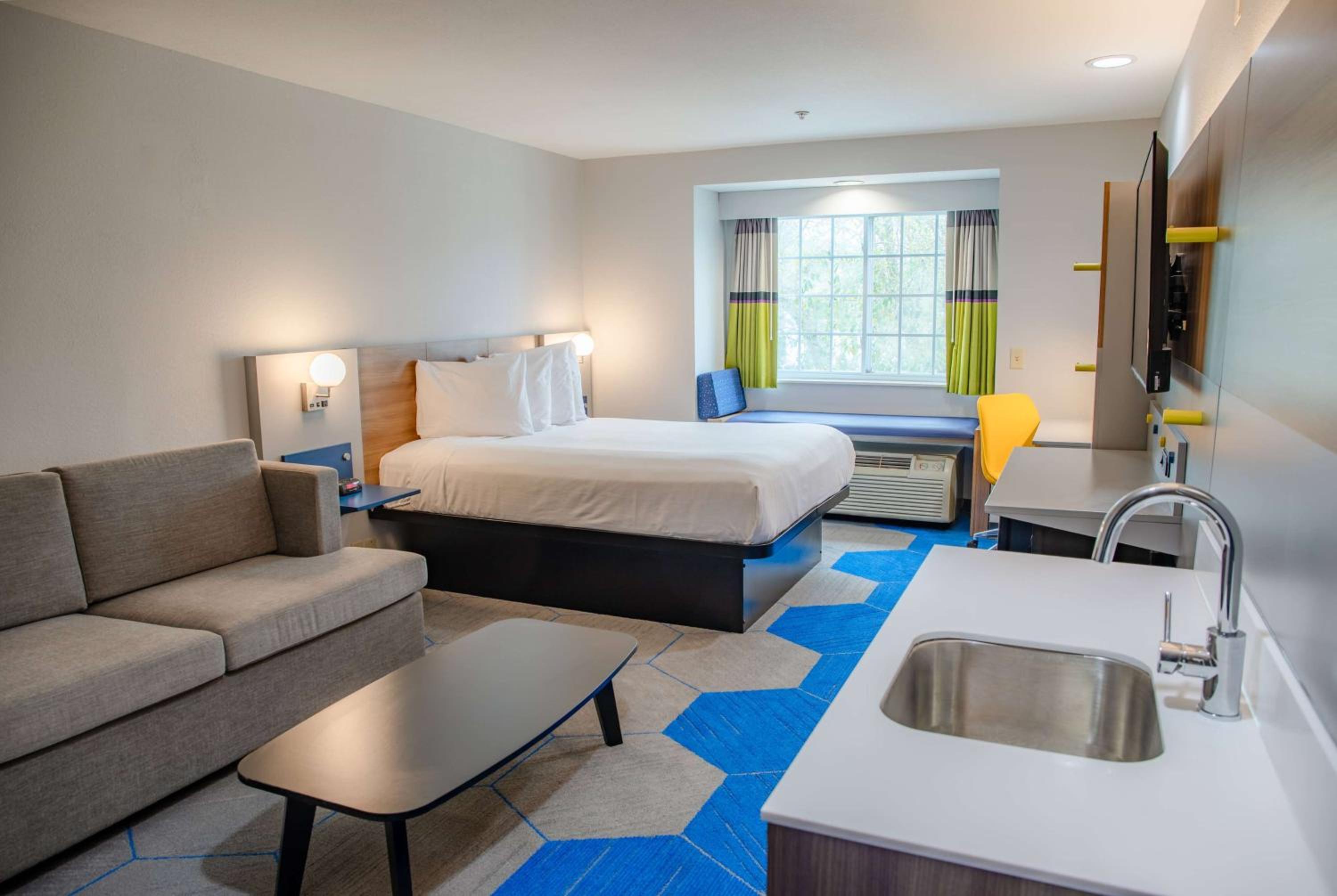 1 Queen Bed, Mobility Accessible Studio Suite, Non-Smoking - Photo 1